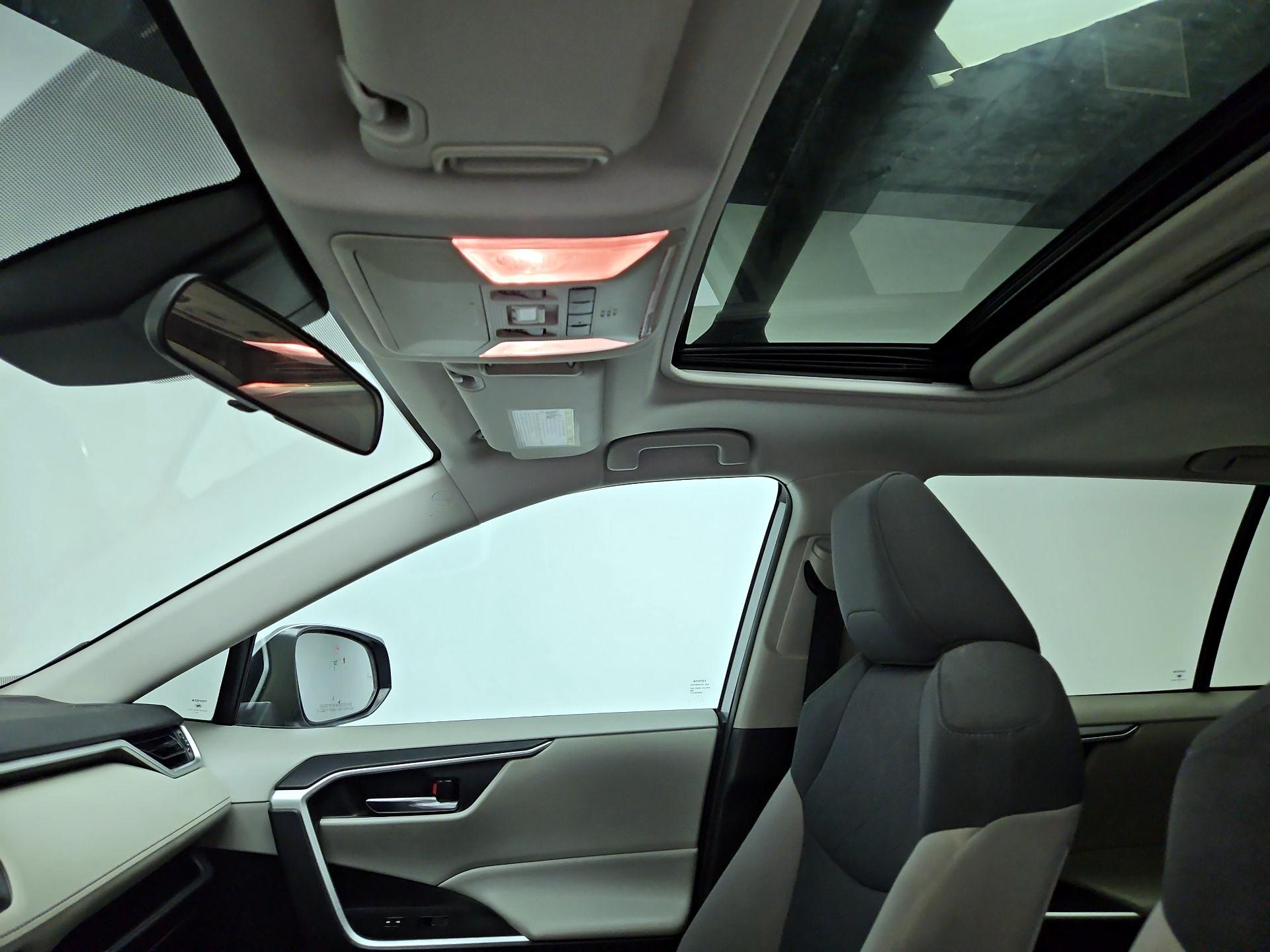 Thumbnail: 2019 Toyota RAV4 - 19