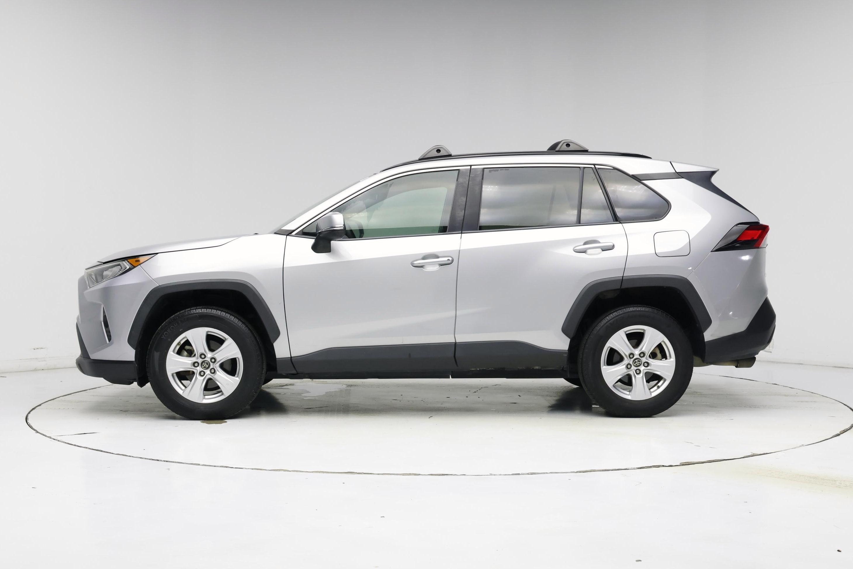 Thumbnail: 2019 Toyota RAV4 - 3