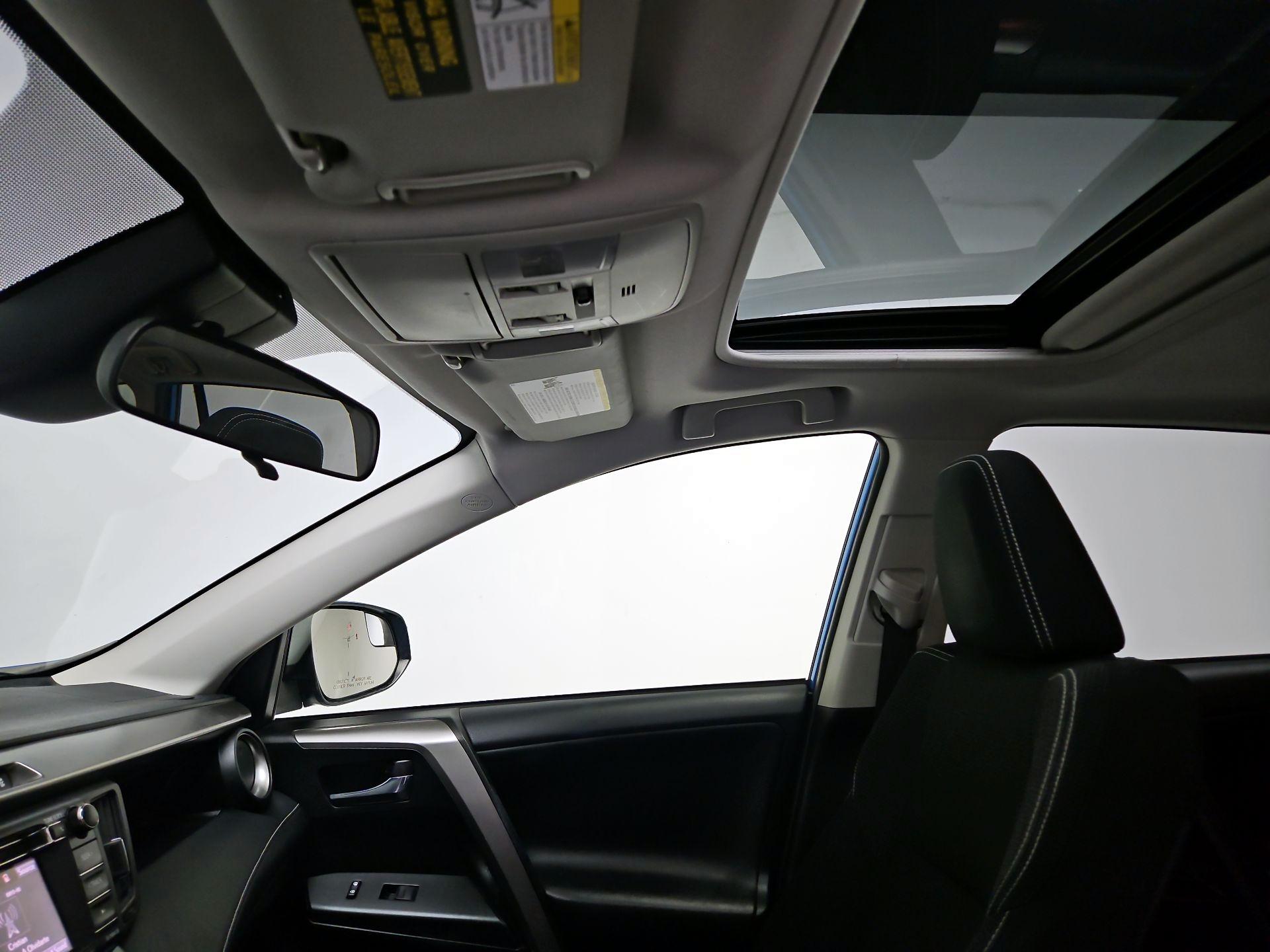 Thumbnail: 2017 Toyota RAV4 - 19