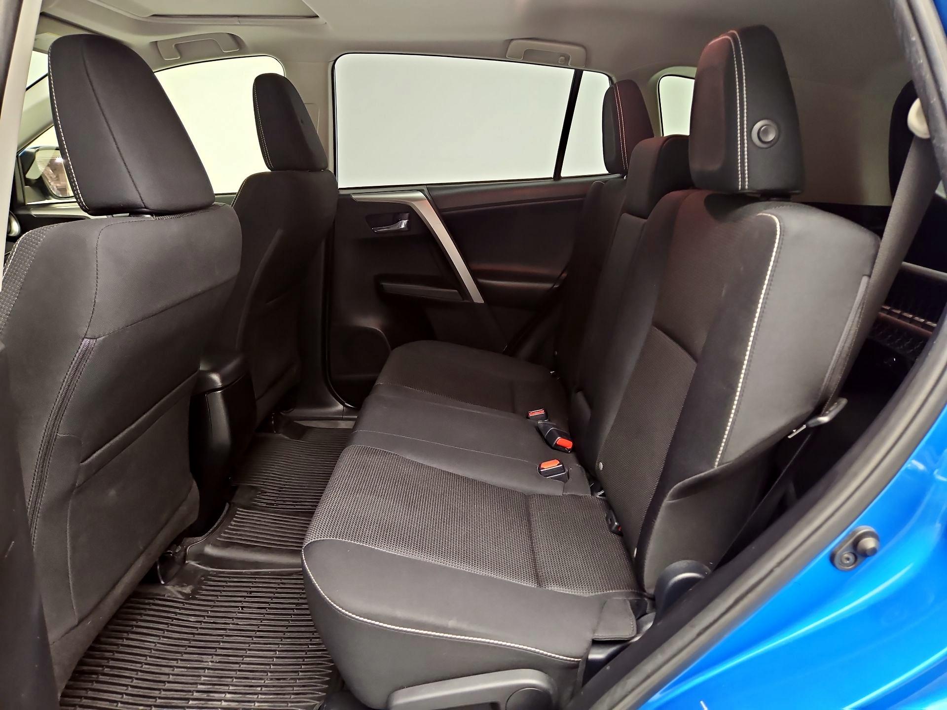 Thumbnail: 2017 Toyota RAV4 - 20