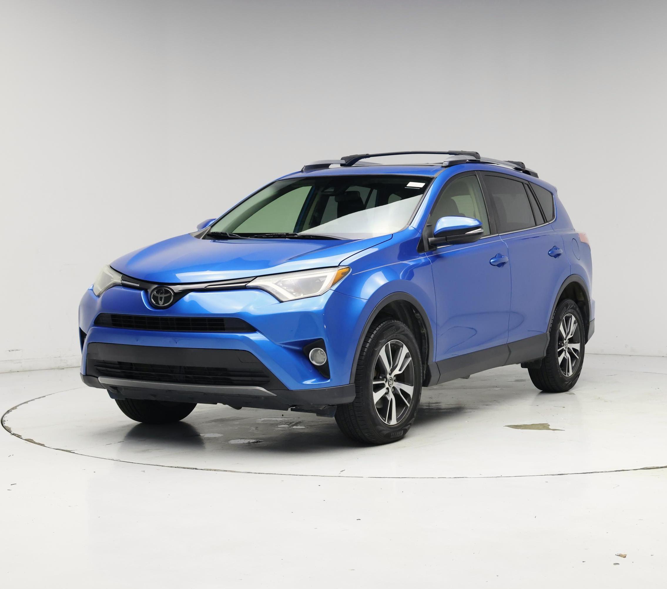 Thumbnail: 2017 Toyota RAV4 - 4