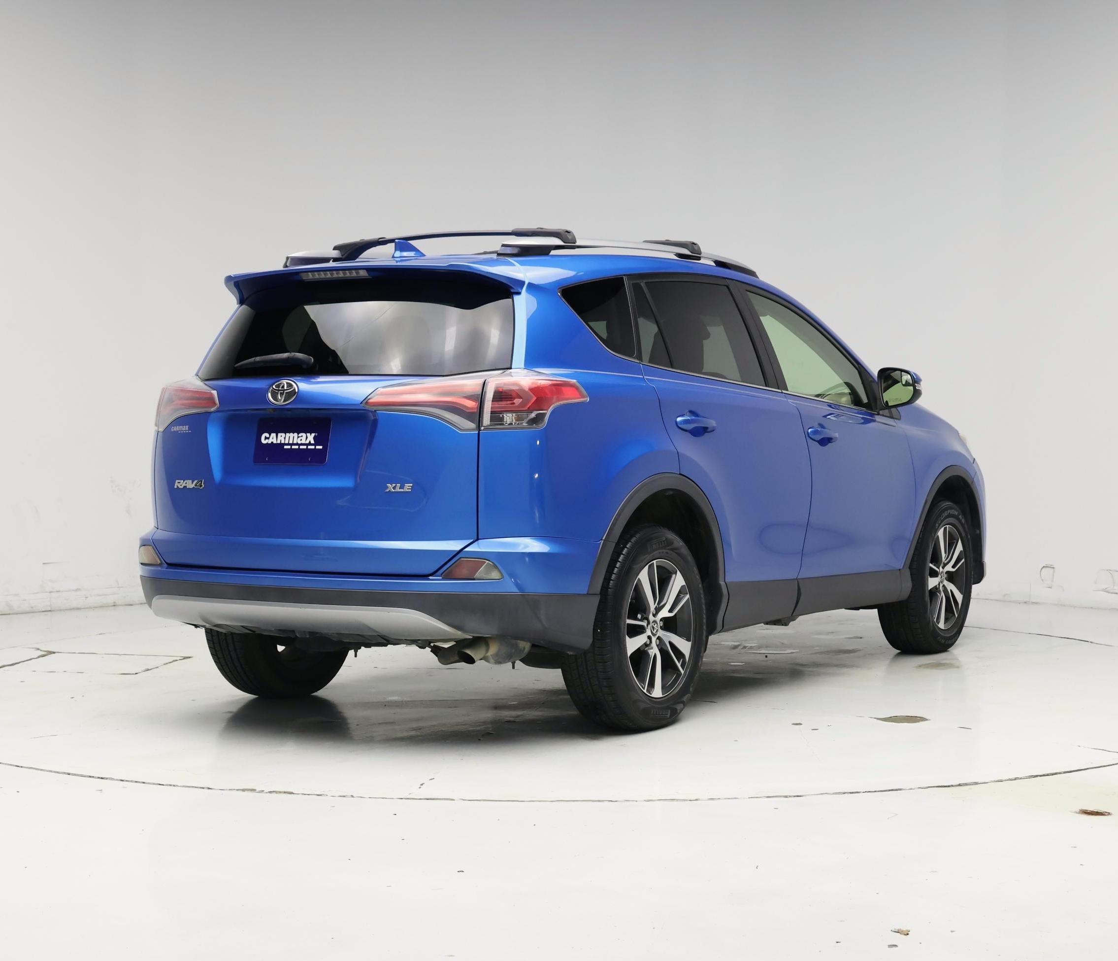 Thumbnail: 2017 Toyota RAV4 - 8