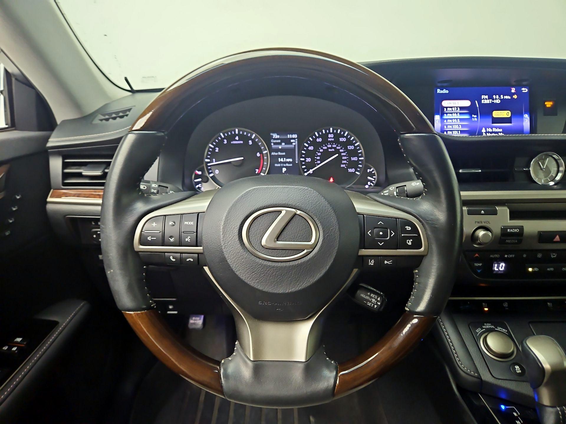 Thumbnail: 2017 Lexus ES - 10