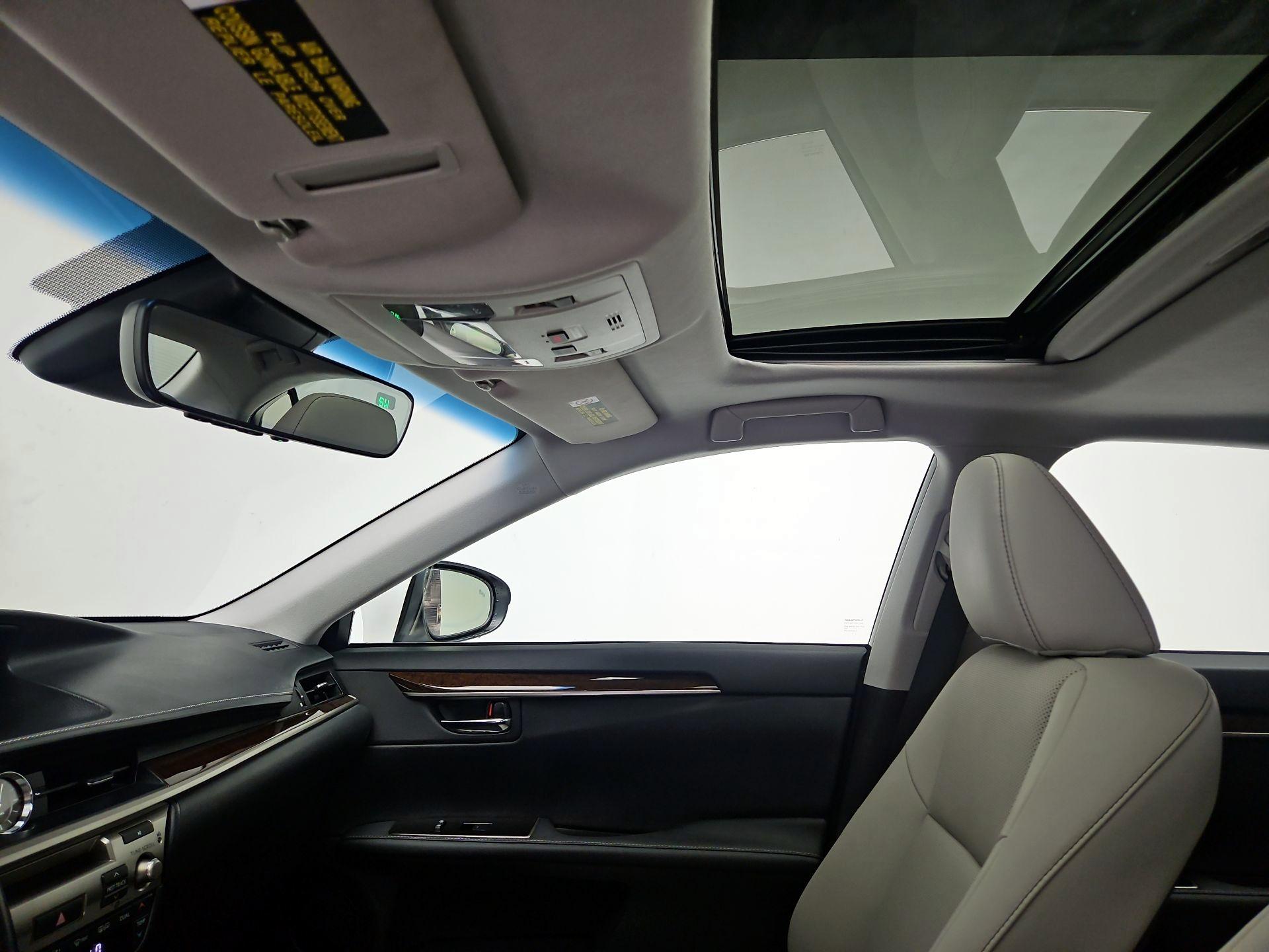 Thumbnail: 2017 Lexus ES - 19