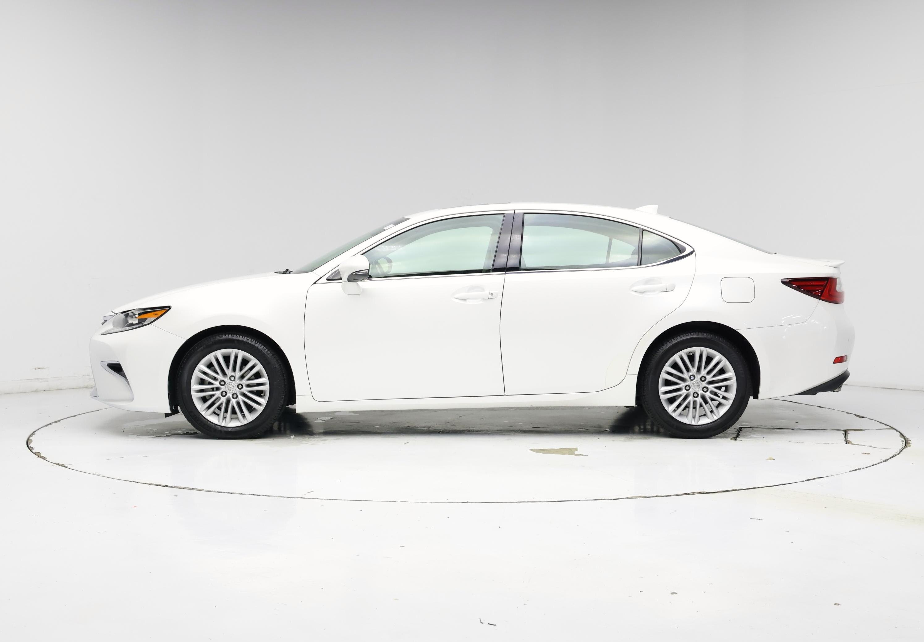 Thumbnail: 2017 Lexus ES - 3