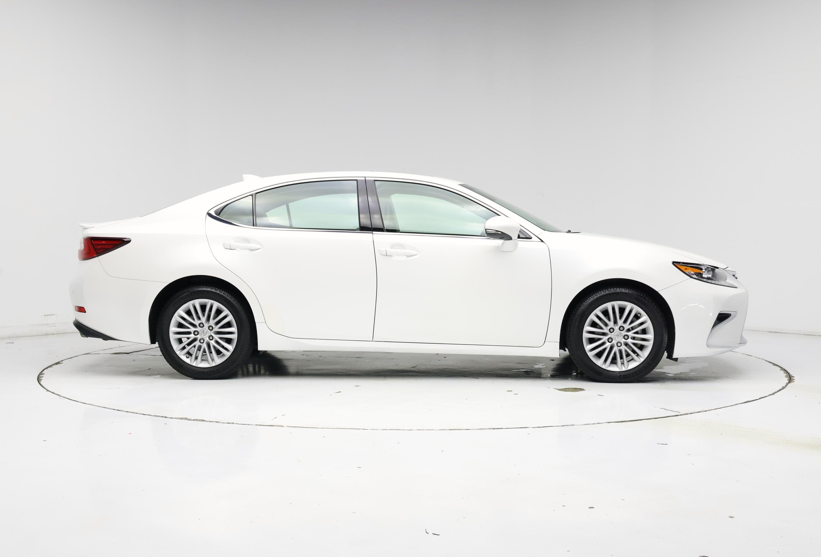 Thumbnail: 2017 Lexus ES - 7