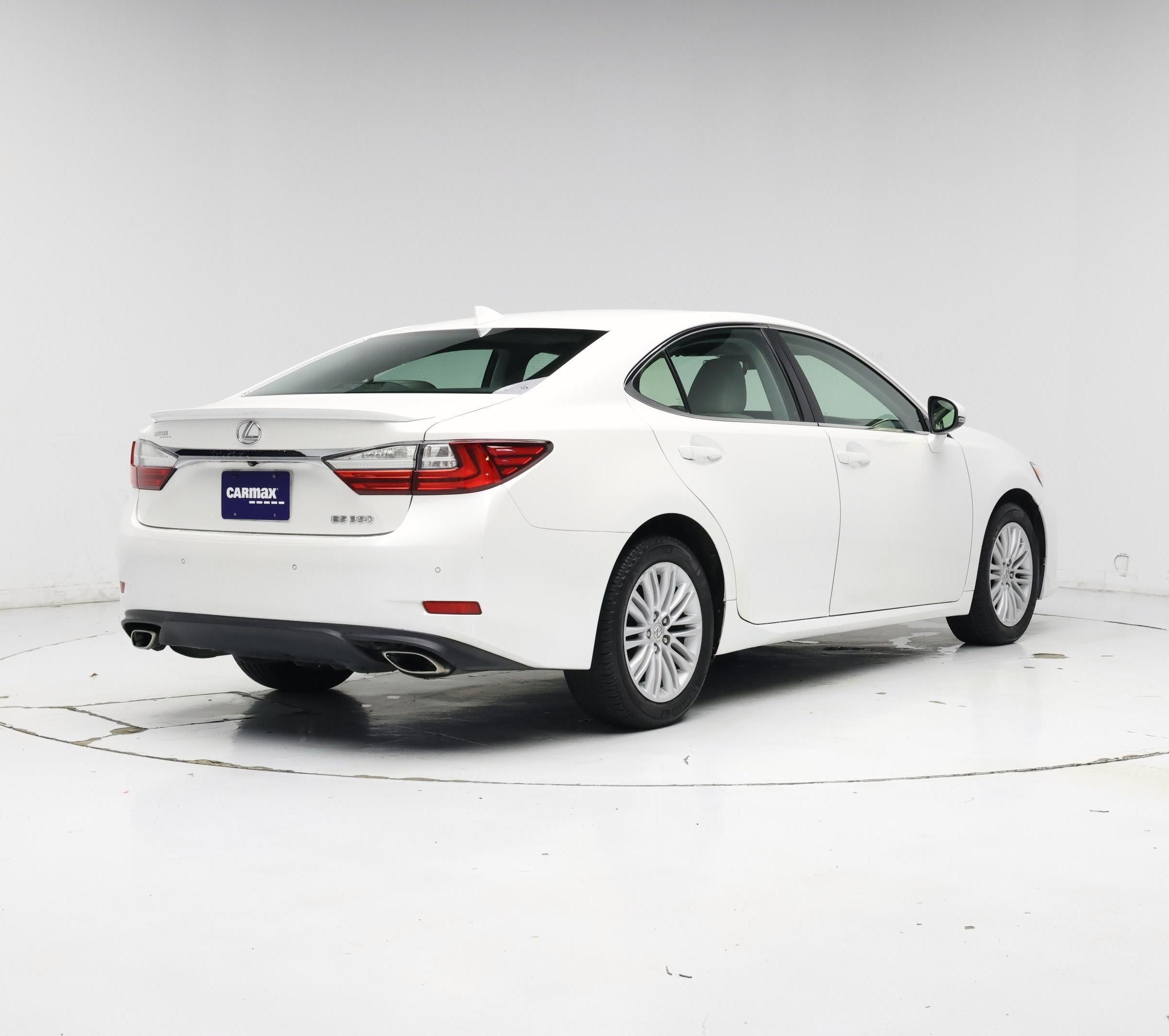 Thumbnail: 2017 Lexus ES - 8