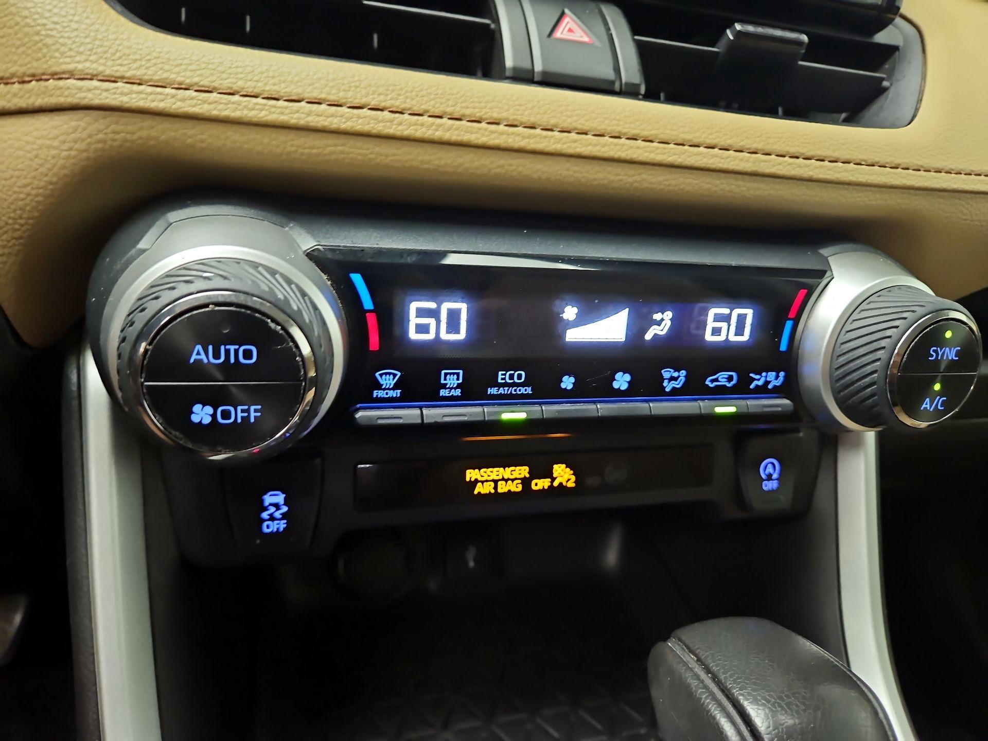 Thumbnail: 2021 Toyota RAV4 - 16