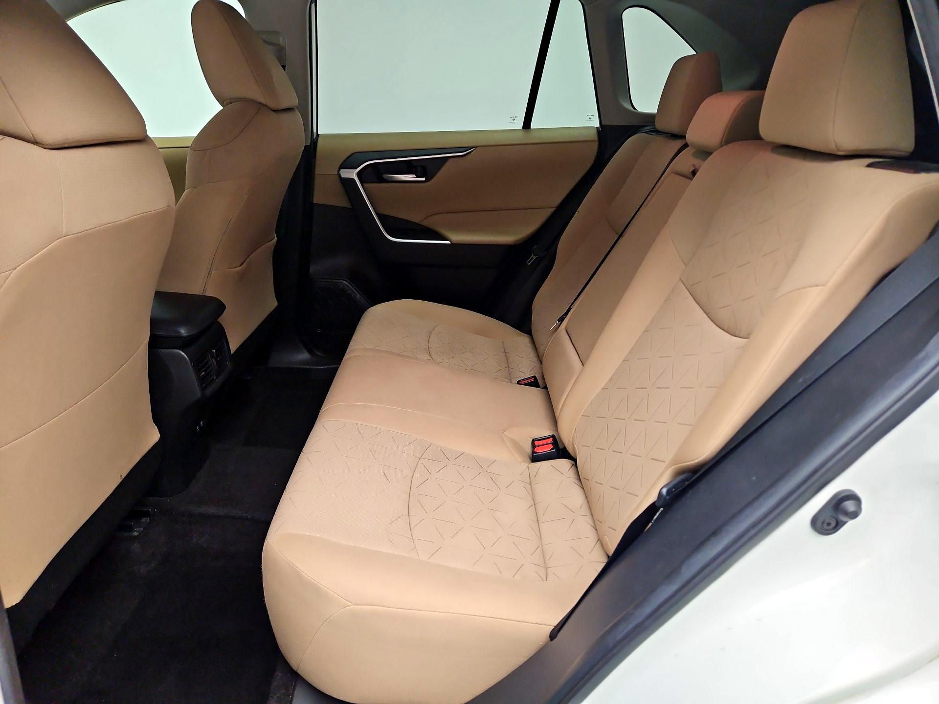 Thumbnail: 2021 Toyota RAV4 - 19