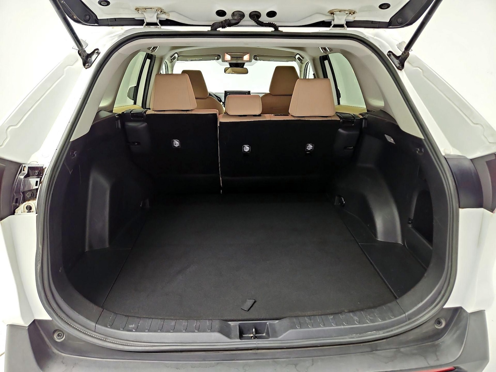 2021 Toyota RAV4 XLE - Photo 21