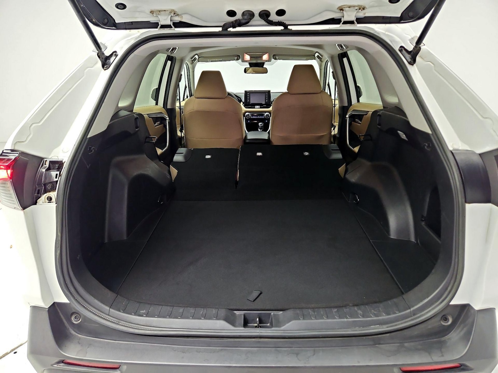 2021 Toyota RAV4 XLE - Photo 22
