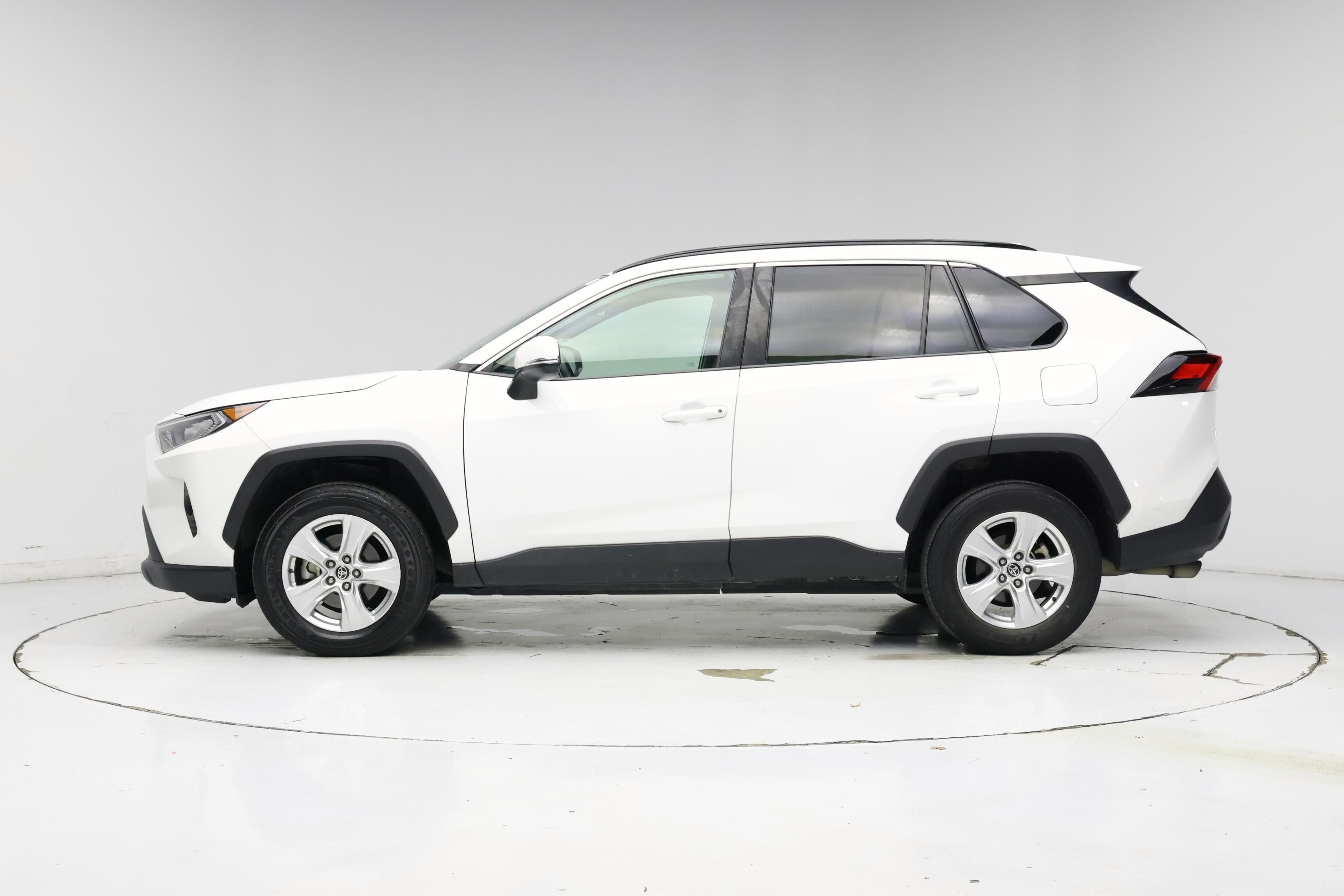 Thumbnail: 2021 Toyota RAV4 - 3
