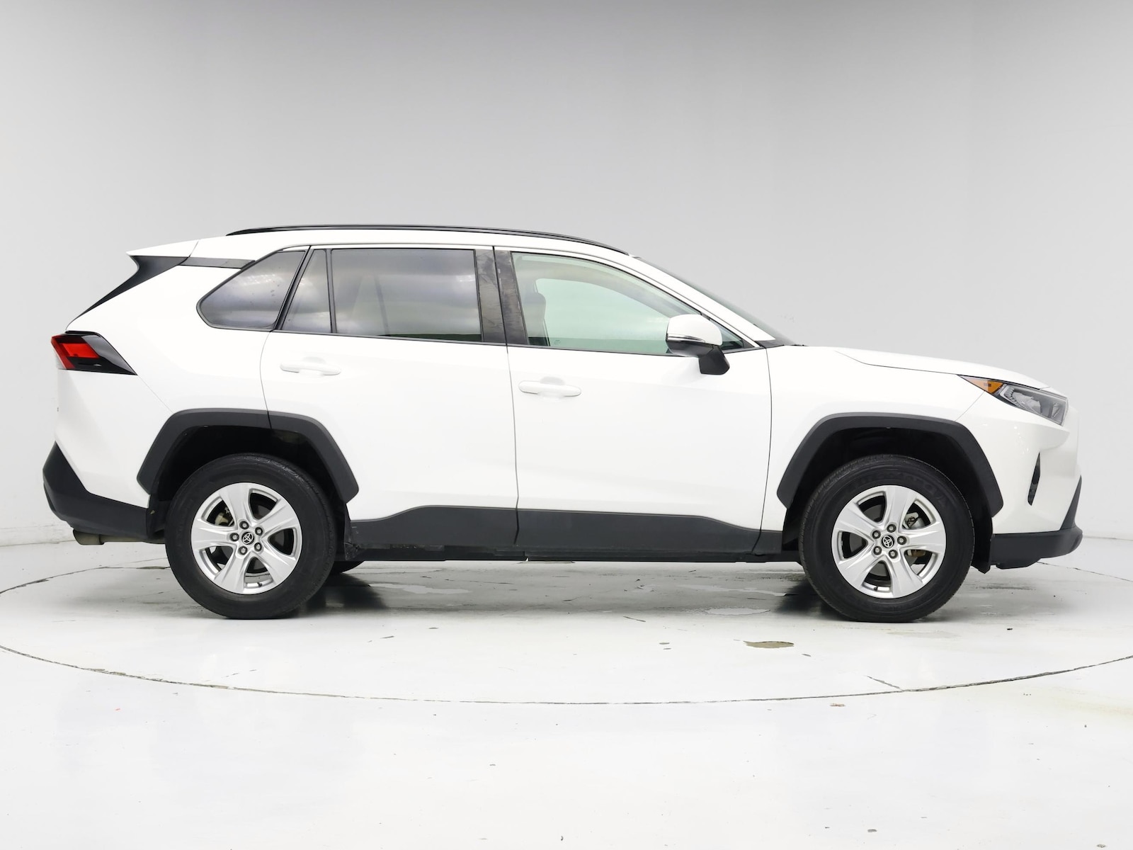 2021 Toyota RAV4 XLE - Photo 8