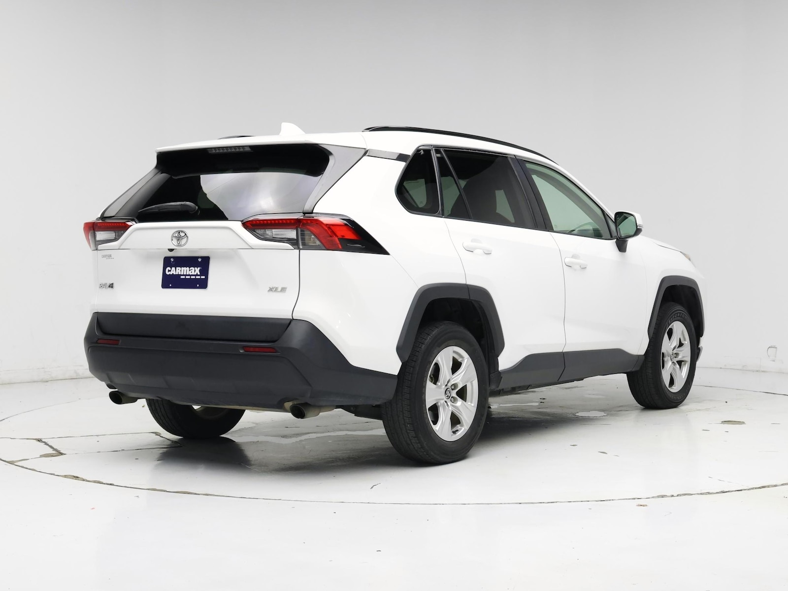2021 Toyota RAV4 XLE - Photo 9