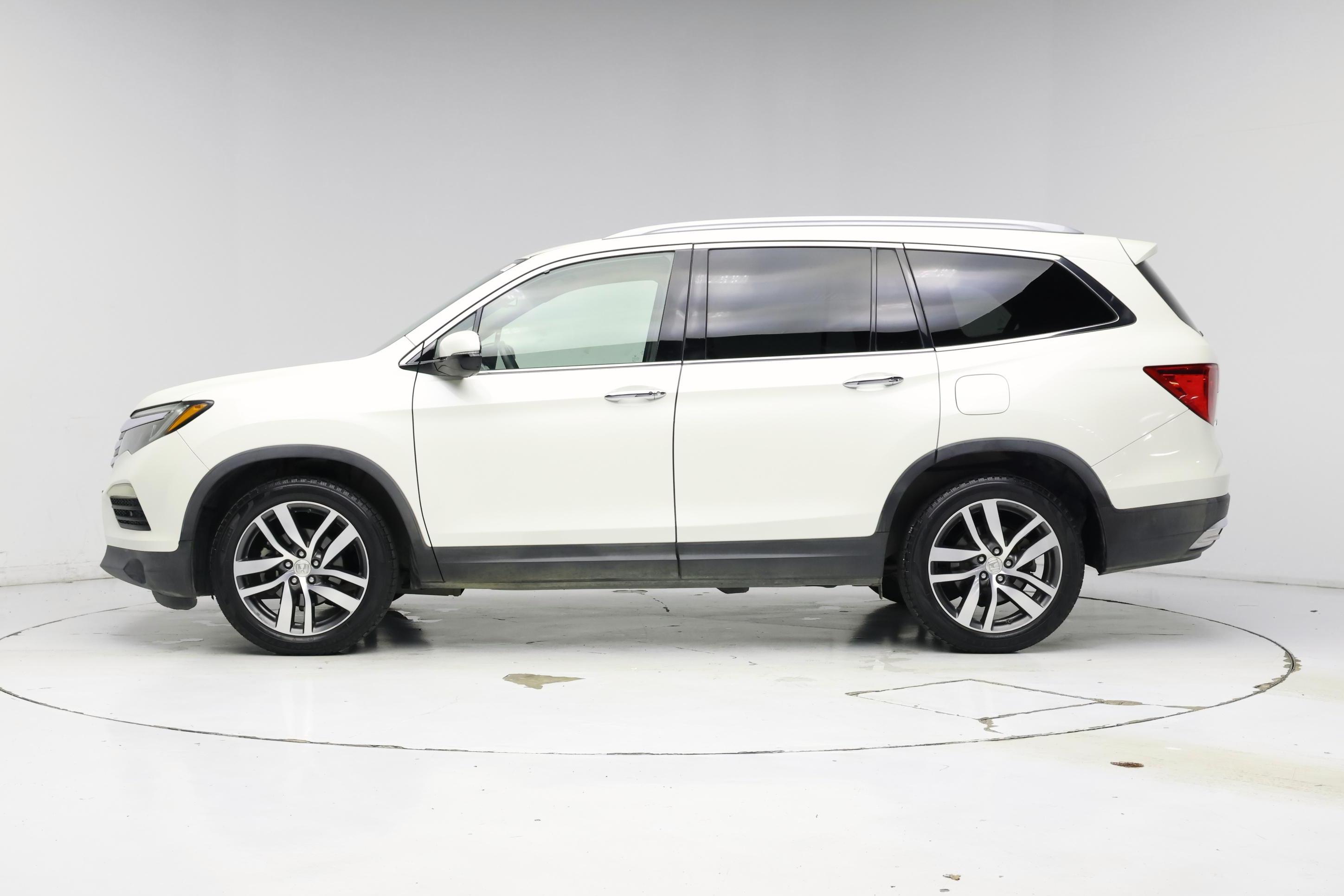 Thumbnail: 2017 Honda Pilot - 3