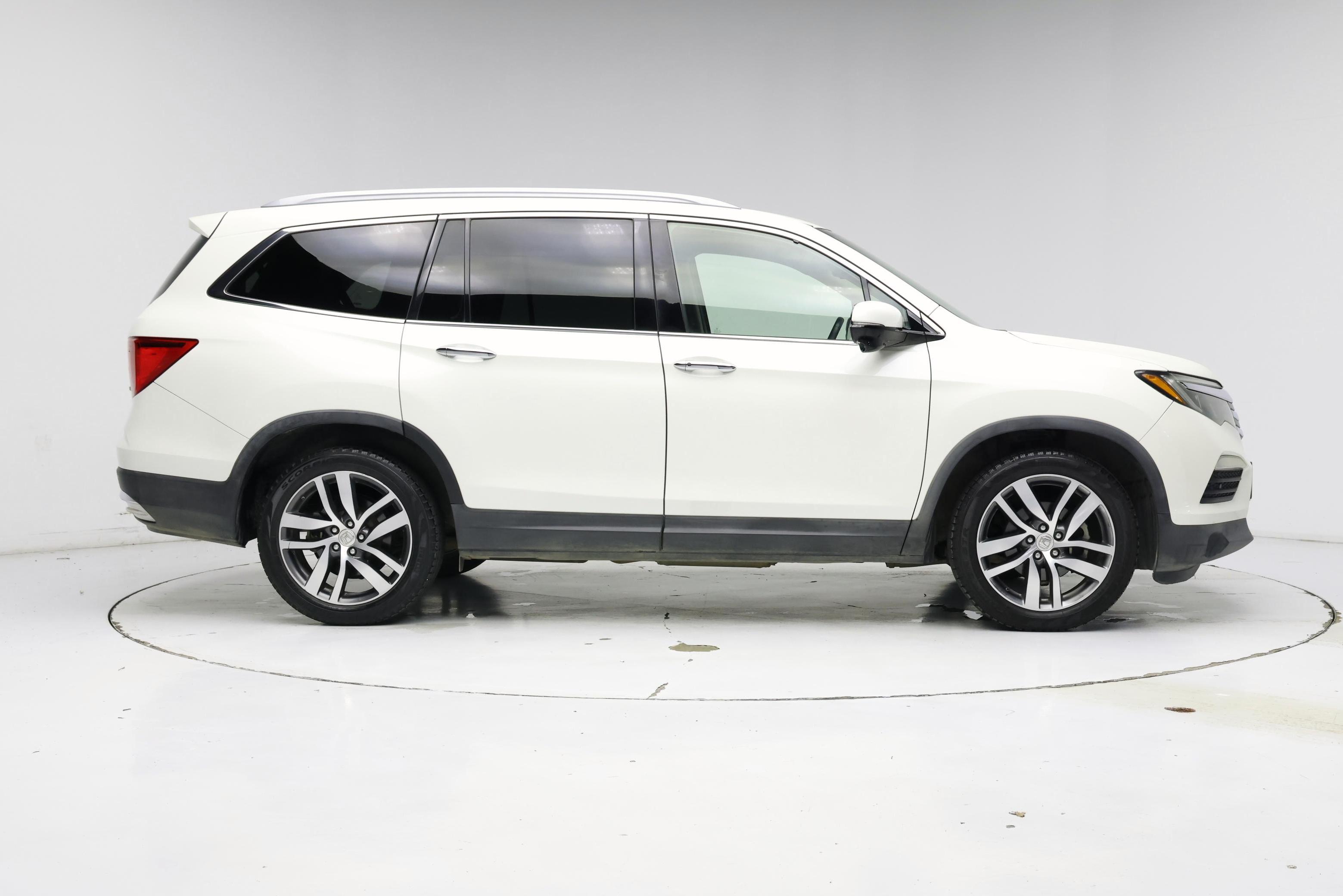 Thumbnail: 2017 Honda Pilot - 7