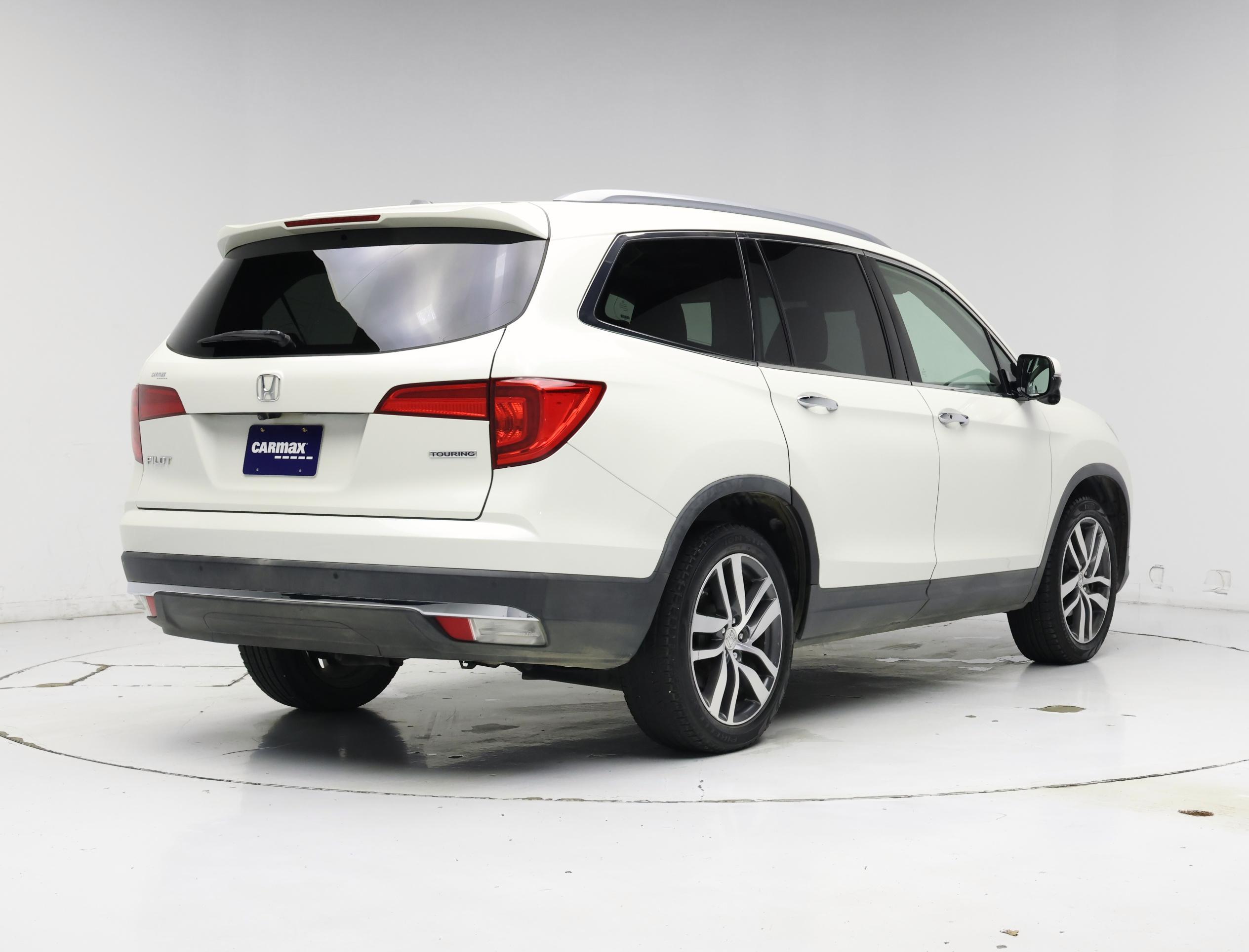 Thumbnail: 2017 Honda Pilot - 8