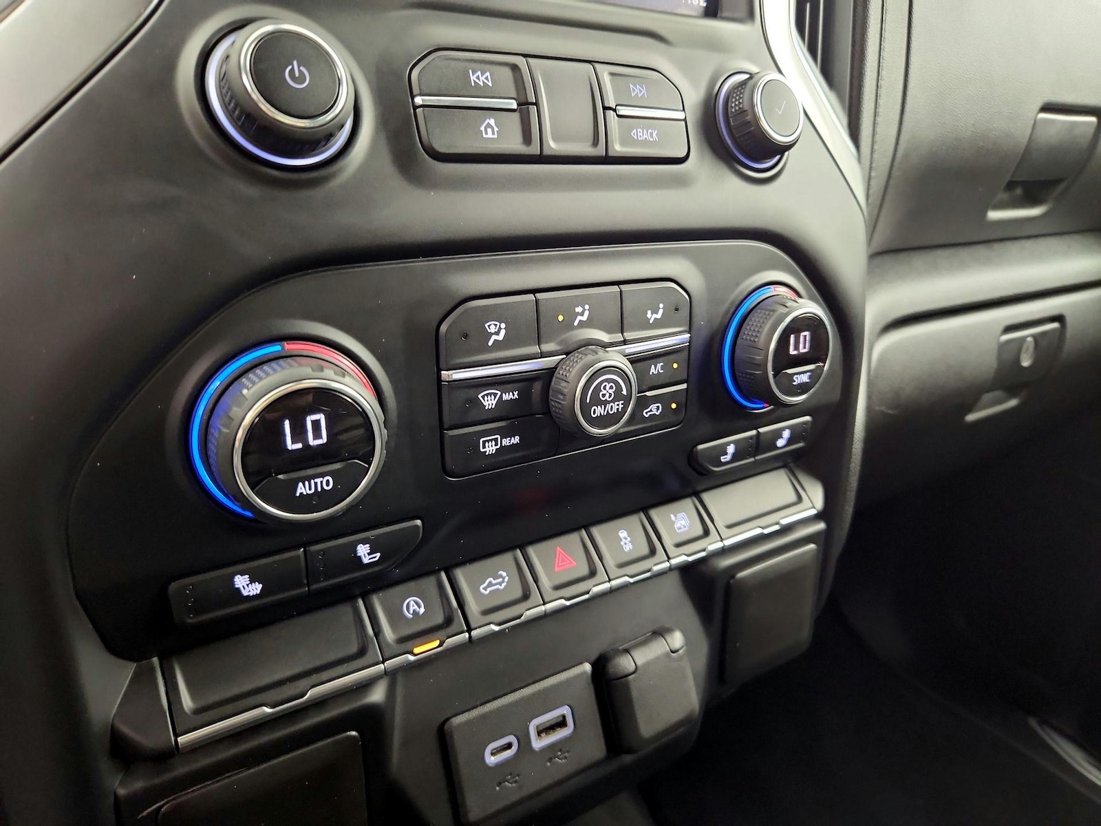 2020 Chevrolet Silverado 1500 LT - Photo 17