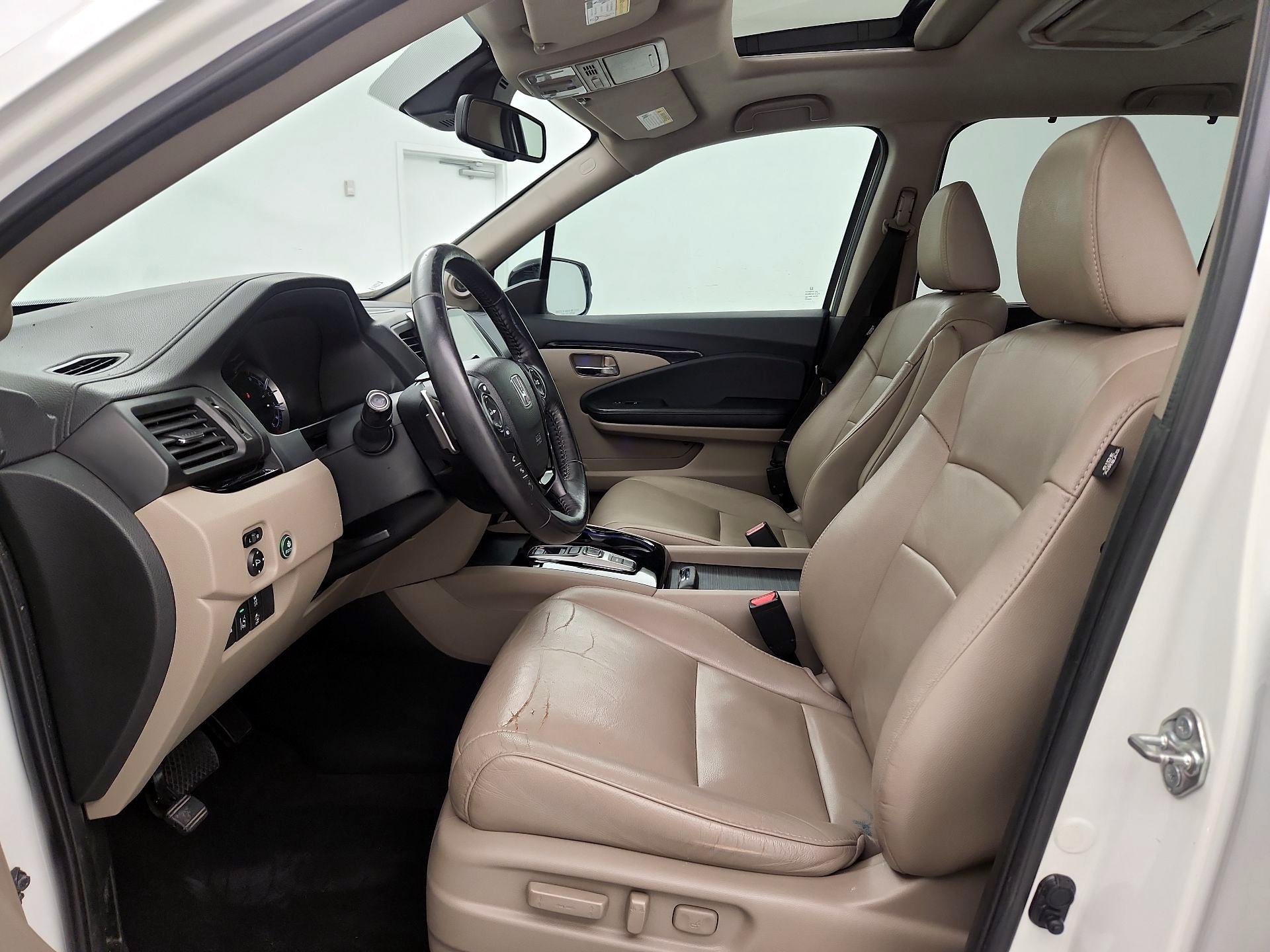Thumbnail: 2017 Honda Pilot - 11