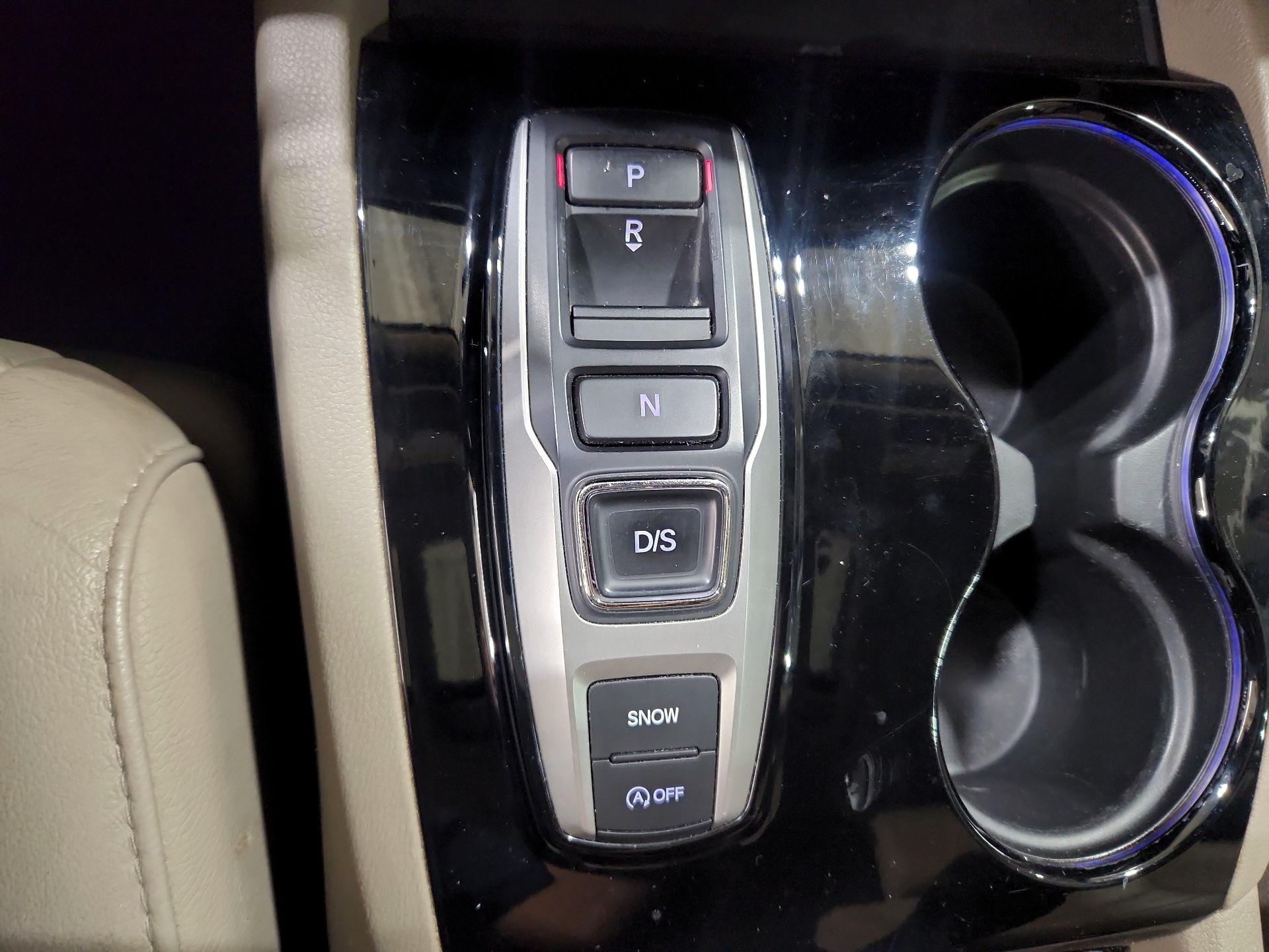 Thumbnail: 2017 Honda Pilot - 17
