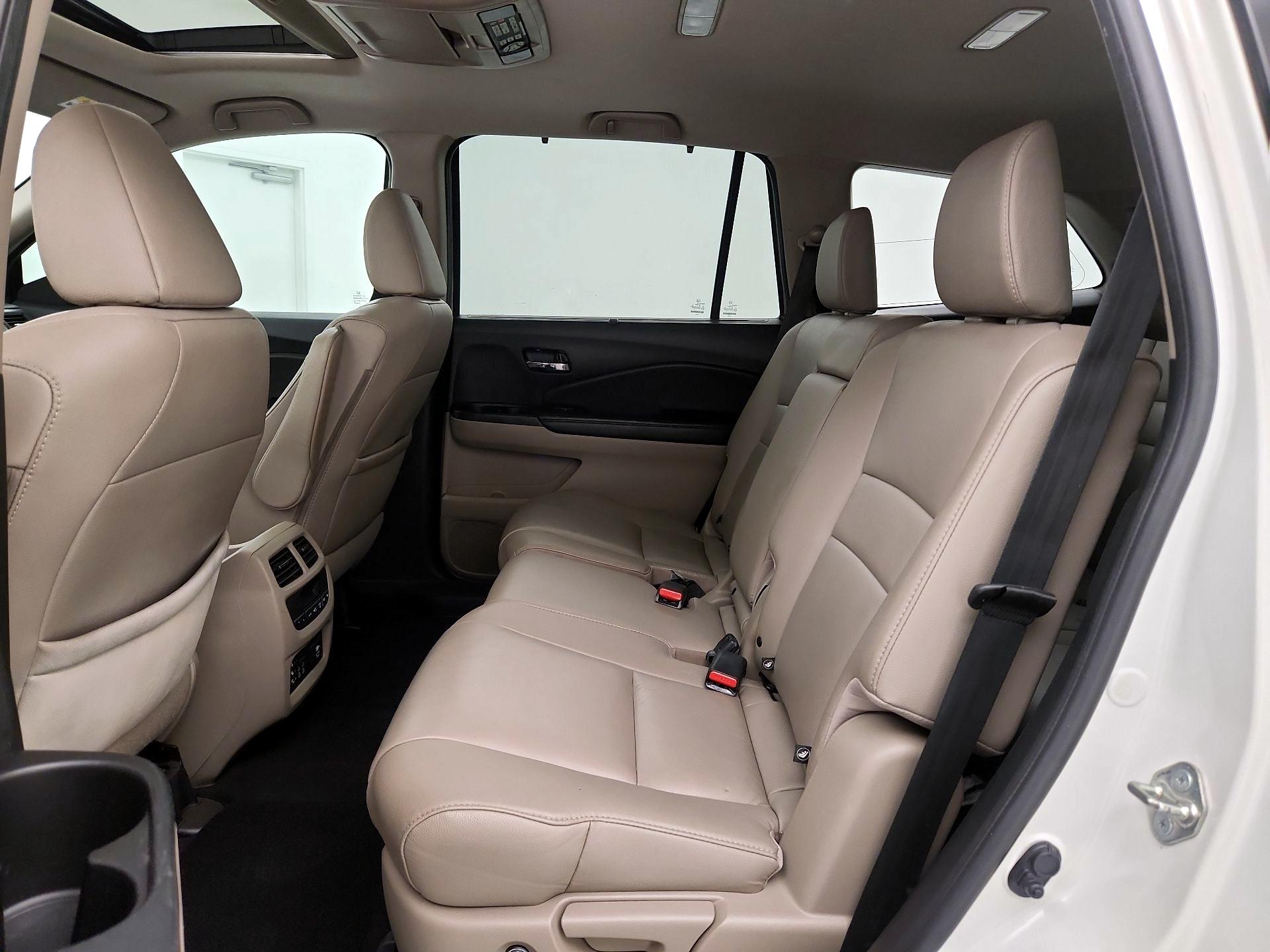 Thumbnail: 2017 Honda Pilot - 20