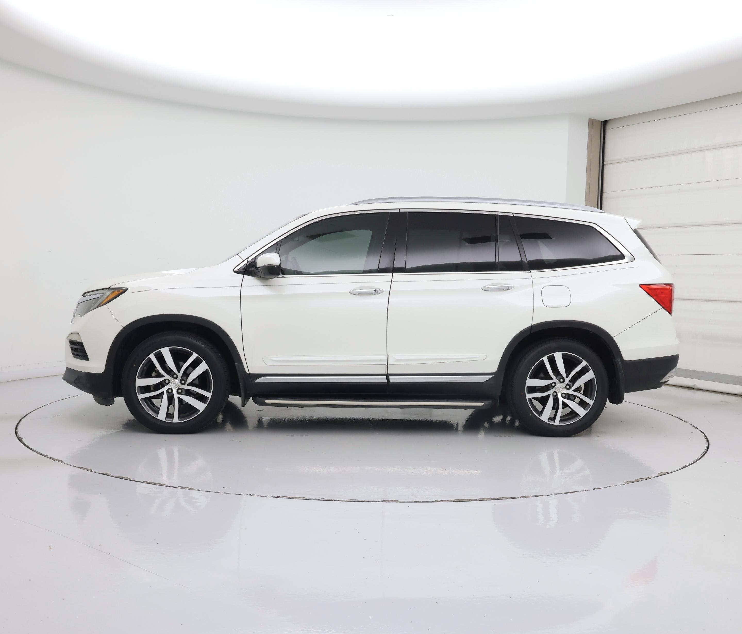 Thumbnail: 2017 Honda Pilot - 3