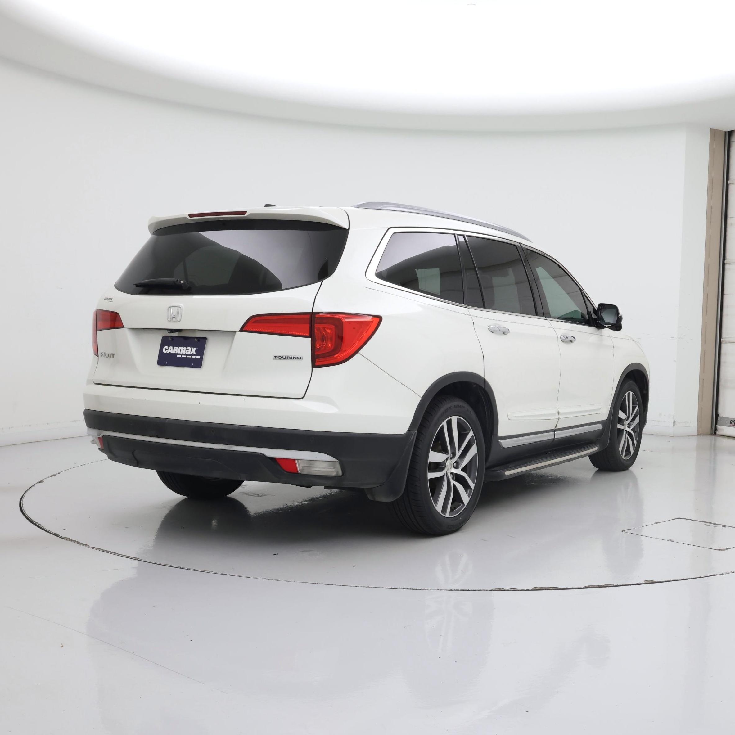 Thumbnail: 2017 Honda Pilot - 8
