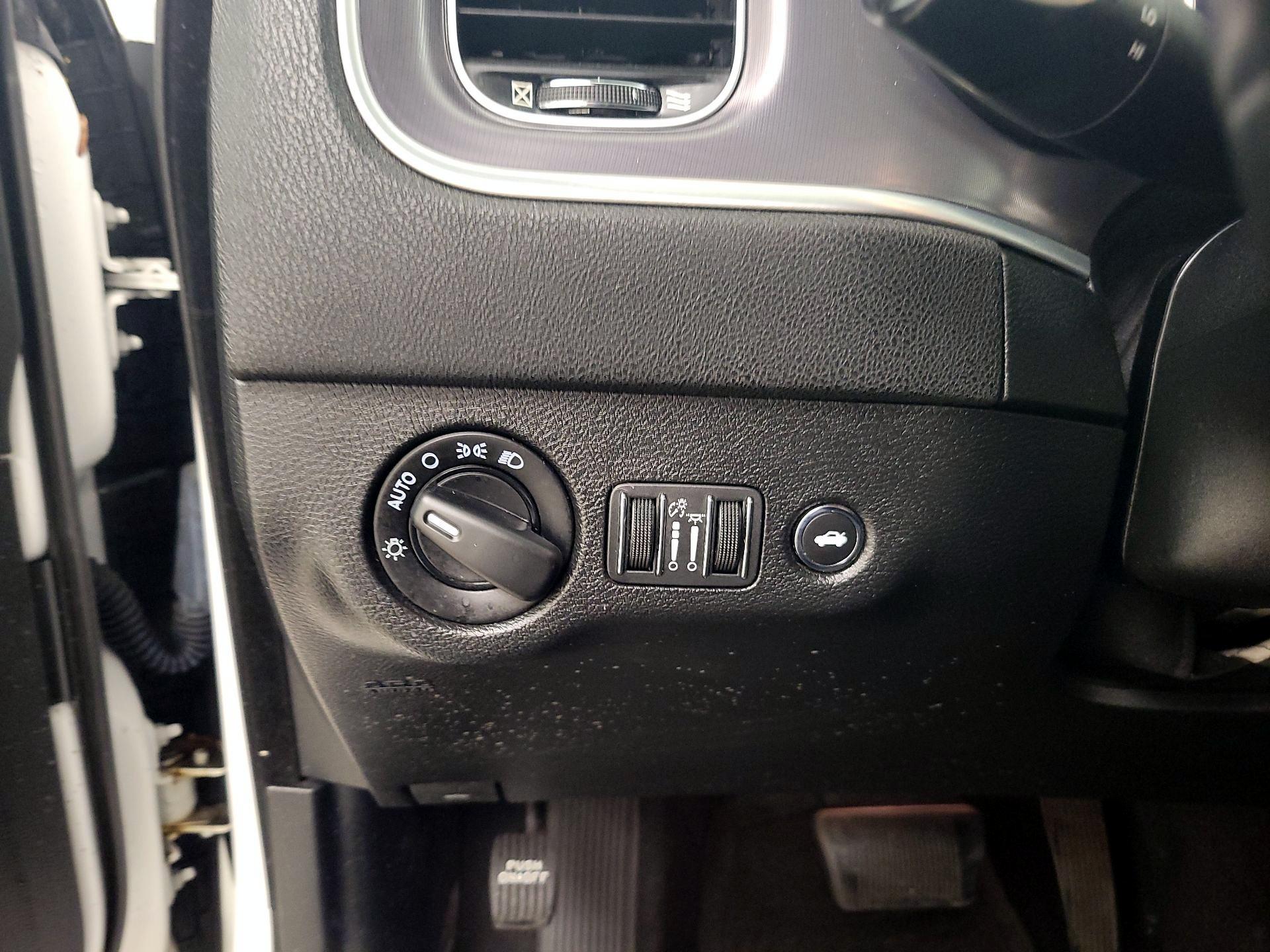 Thumbnail: 2019 Dodge Charger - 13