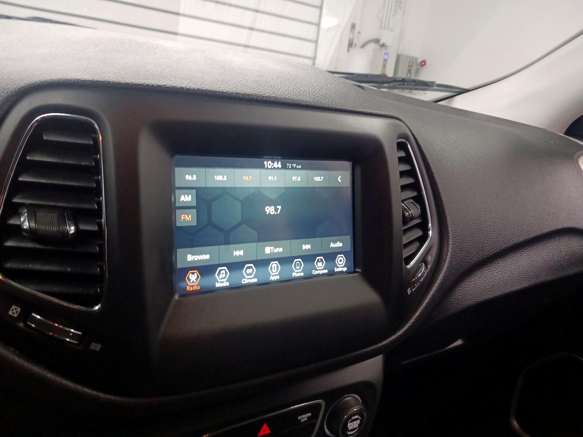 Thumbnail: 2020 Jeep Compass - 14