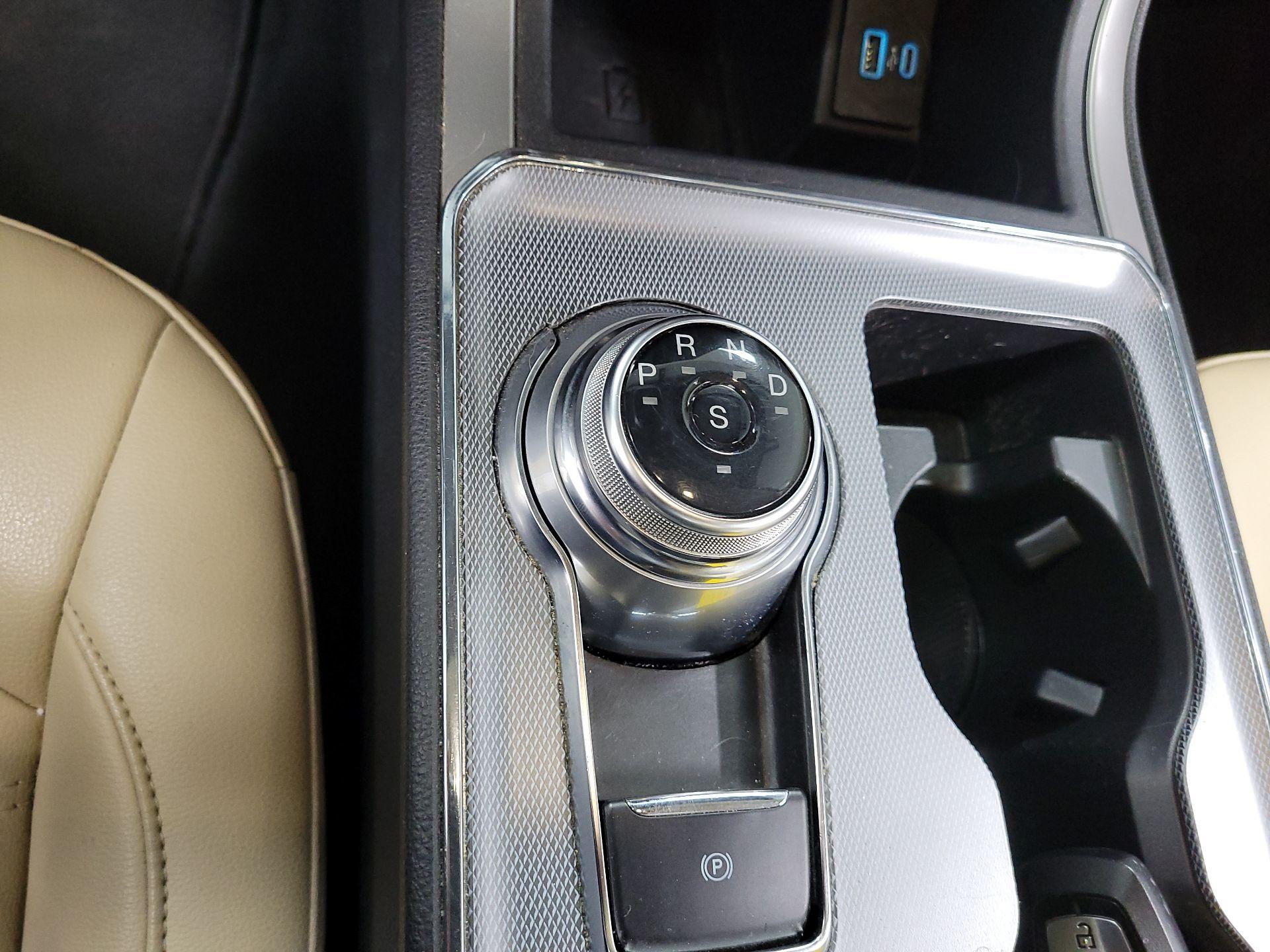 Thumbnail: 2021 Ford Edge - 18