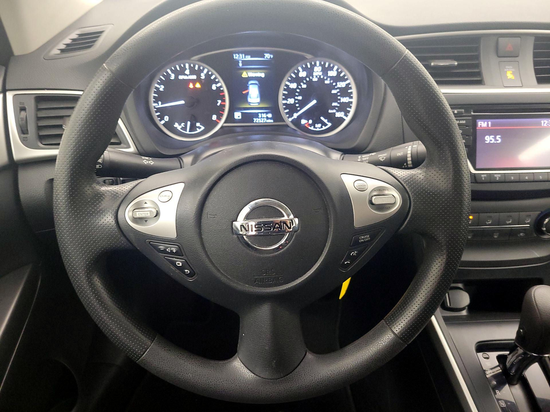 Thumbnail: 2018 Nissan Sentra - 10