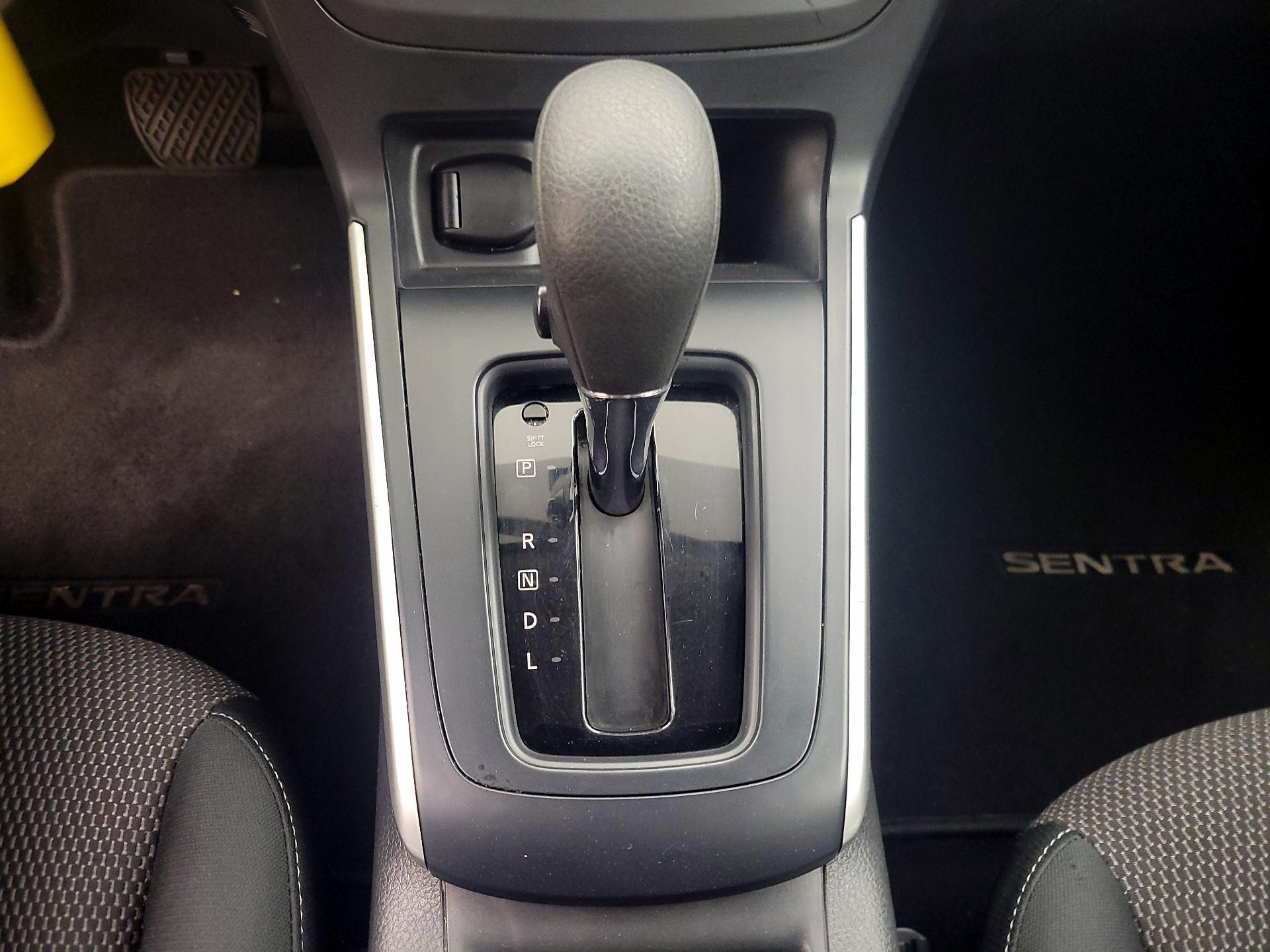 Thumbnail: 2018 Nissan Sentra - 17