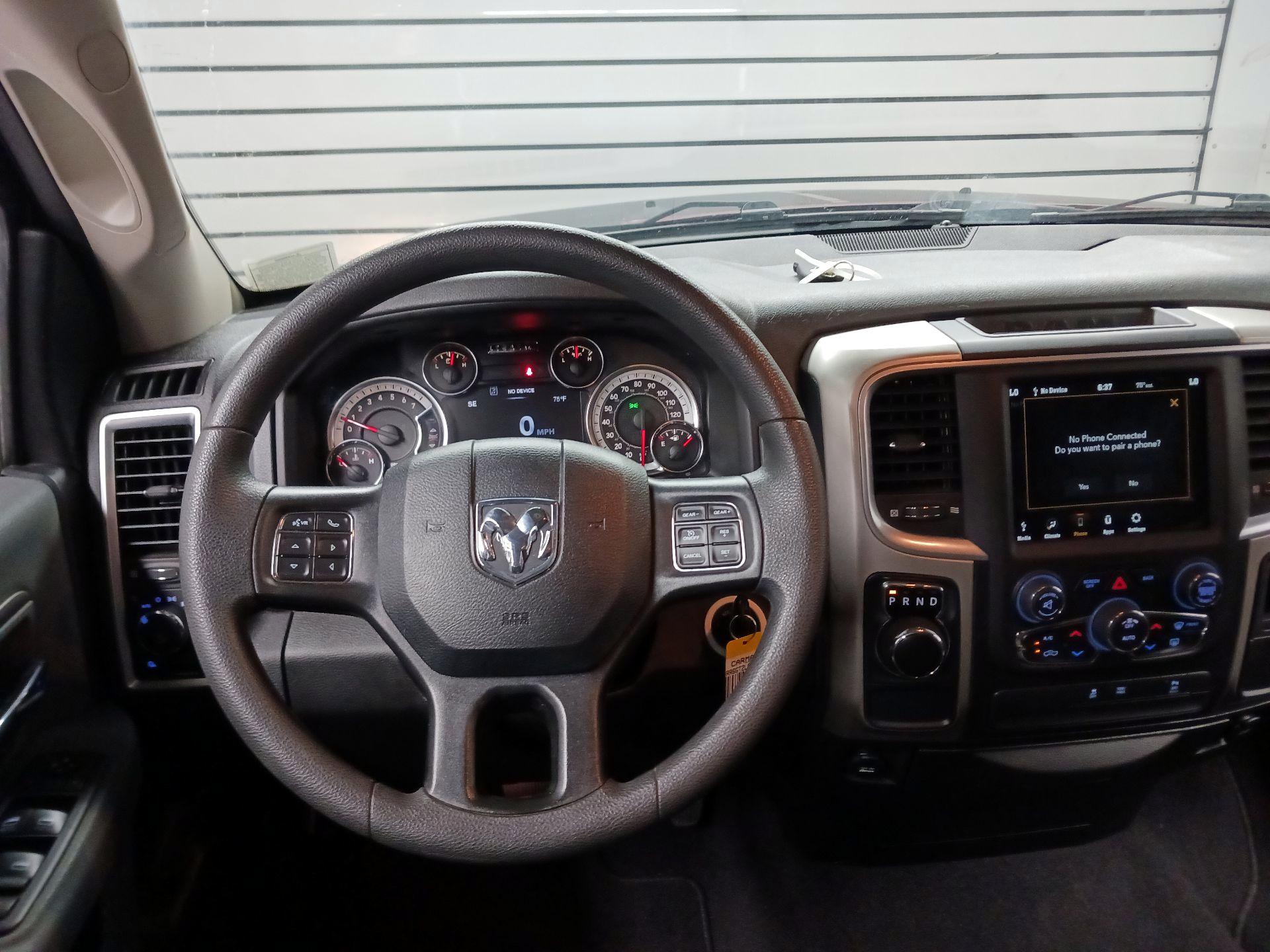 Thumbnail: 2020 RAM 1500 Classic - 10