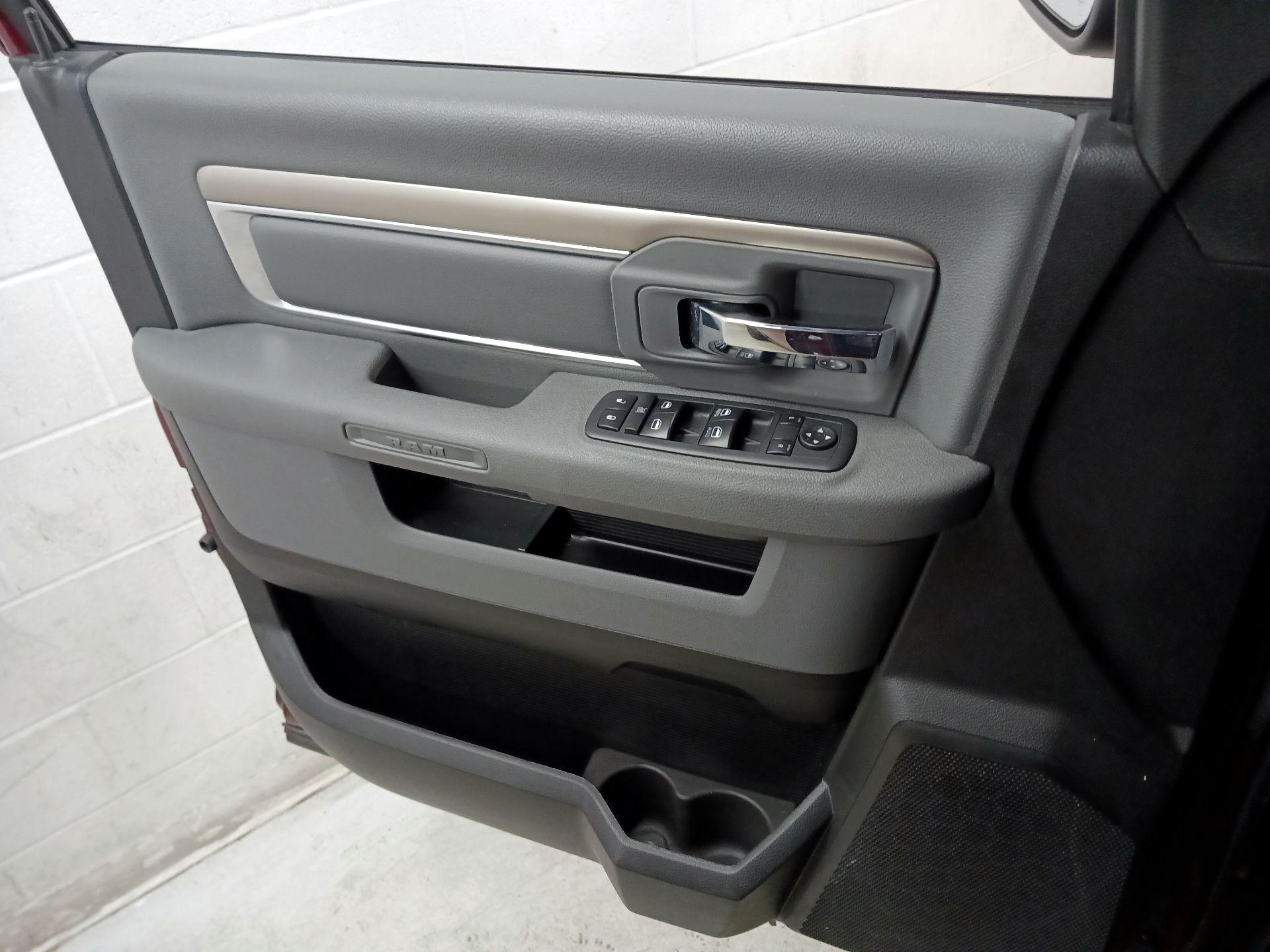 Thumbnail: 2020 RAM 1500 Classic - 12