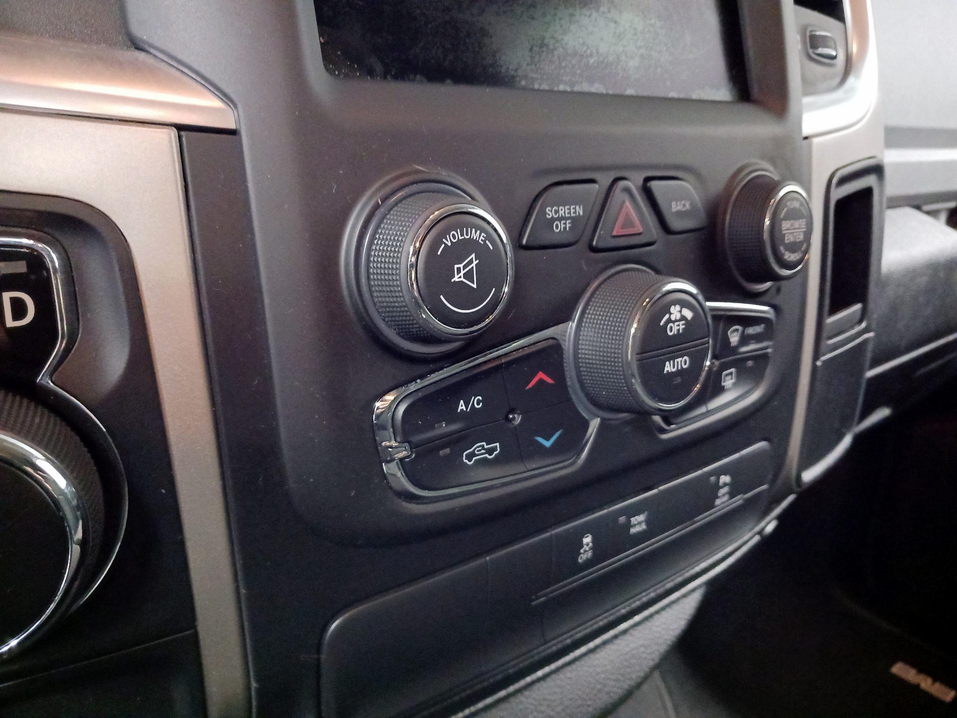 Thumbnail: 2020 RAM 1500 Classic - 16