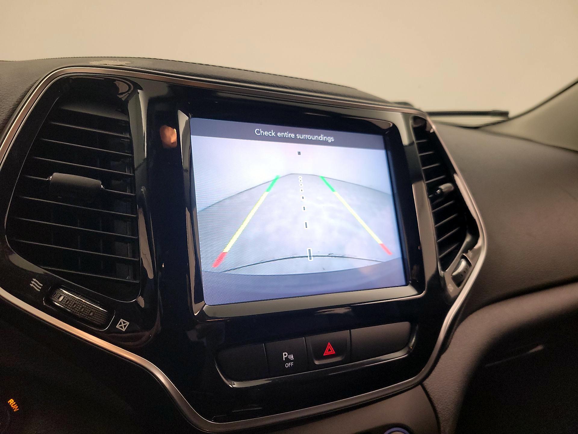 Thumbnail: 2019 Jeep Cherokee - 14