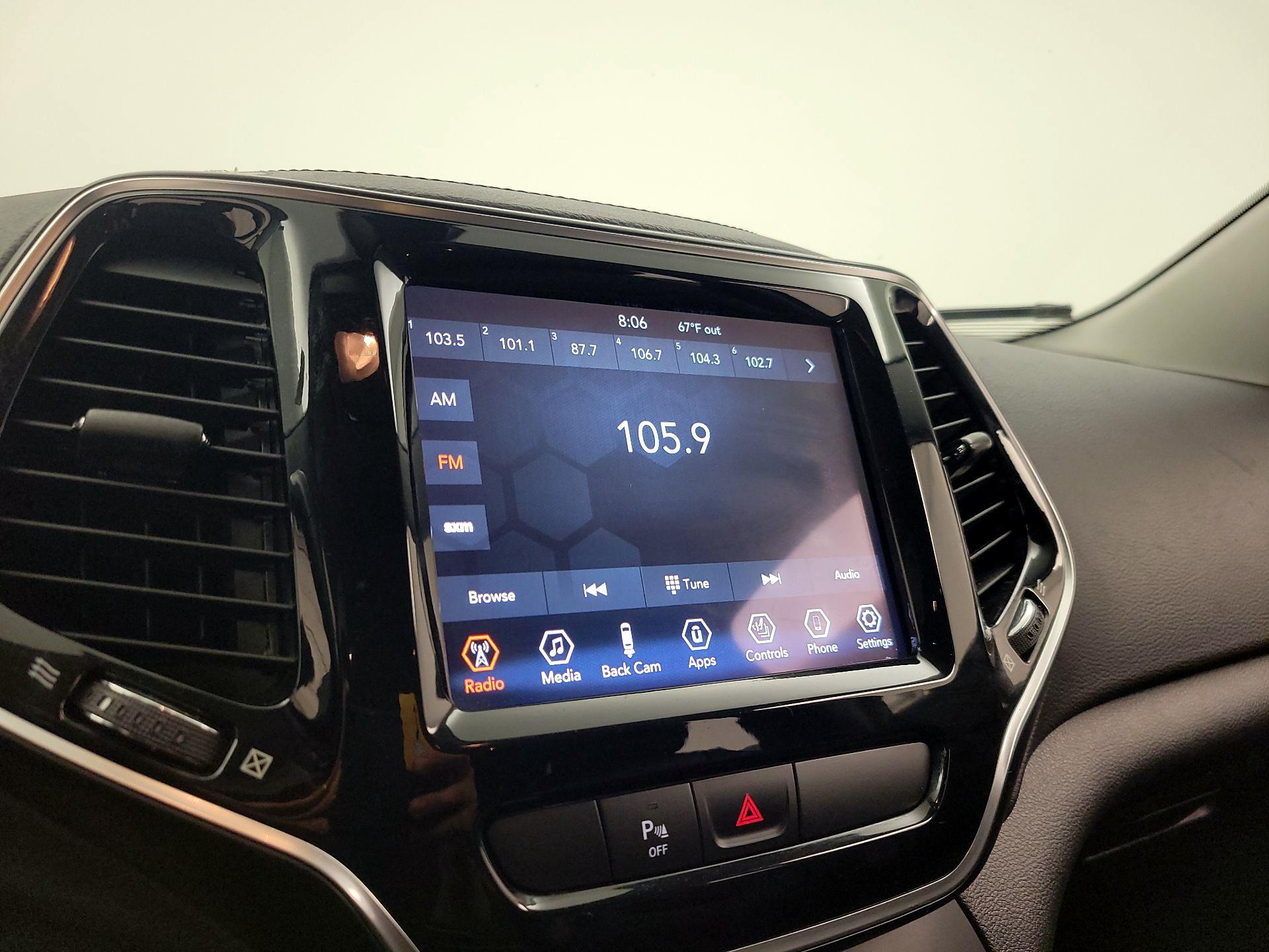 Thumbnail: 2019 Jeep Cherokee - 15