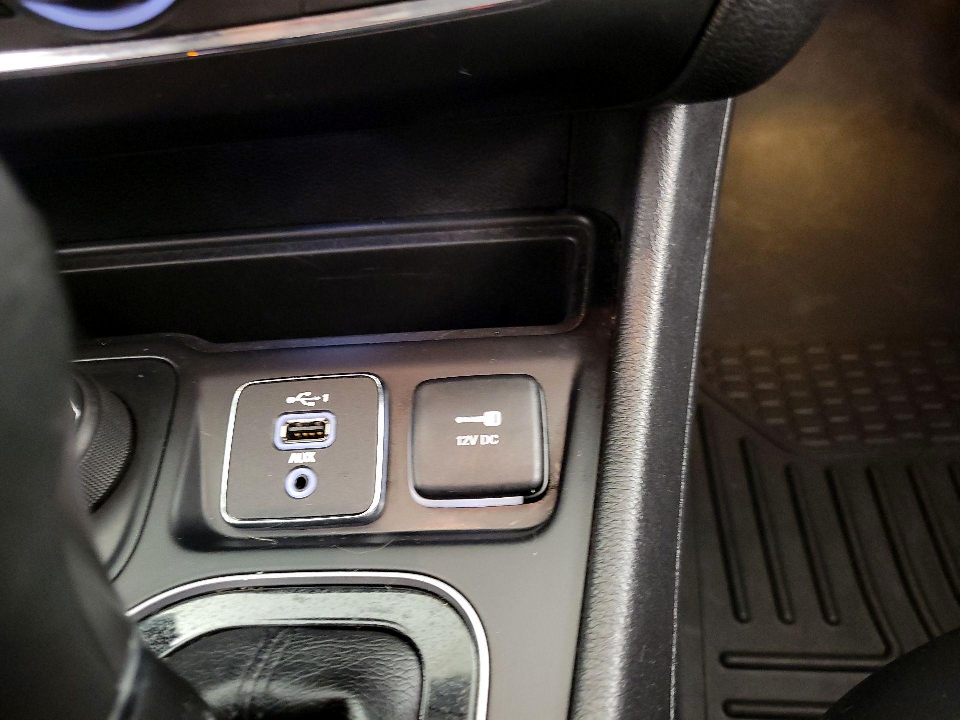 Thumbnail: 2019 Jeep Cherokee - 18