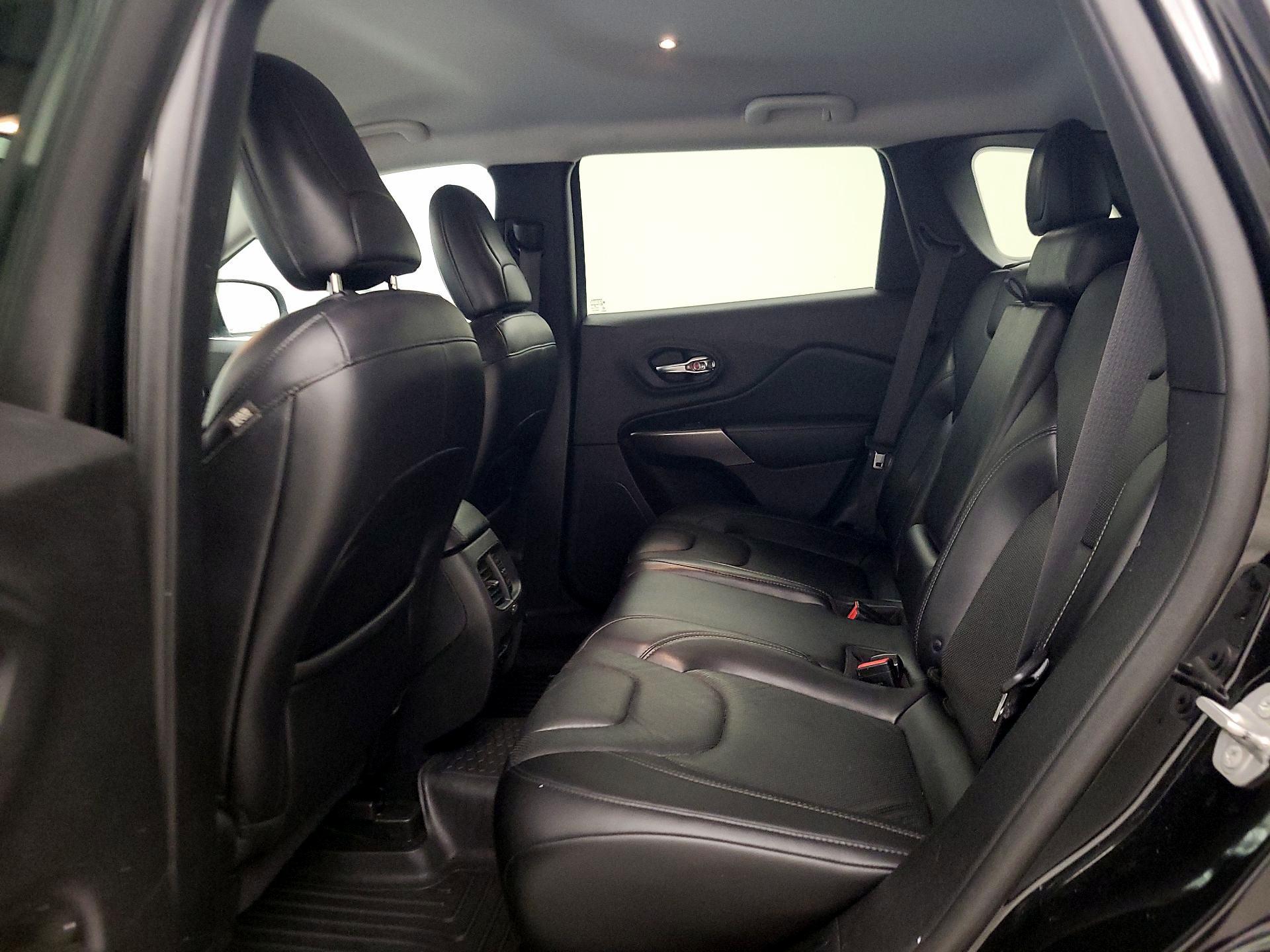 Thumbnail: 2019 Jeep Cherokee - 19