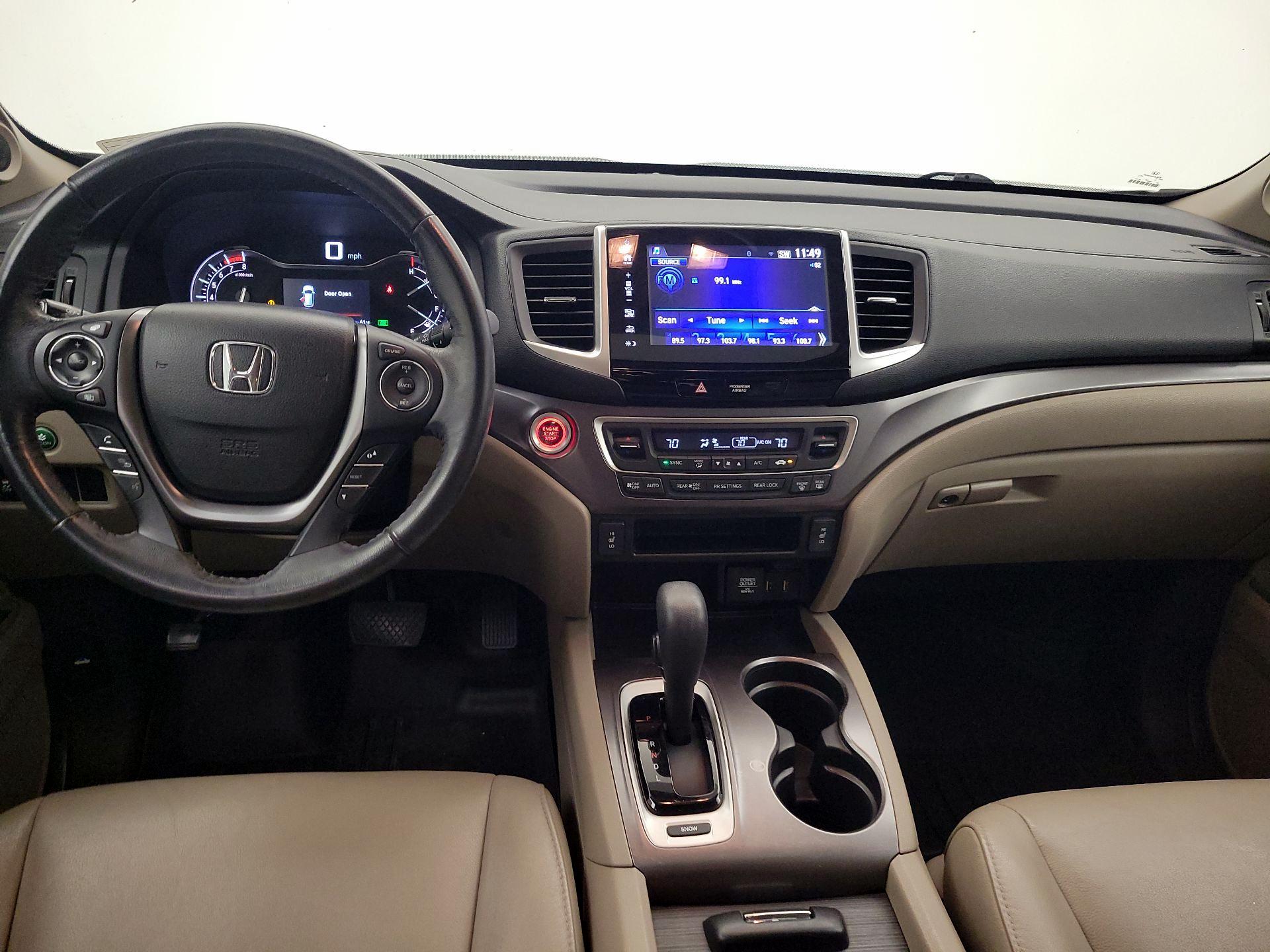 Thumbnail: 2017 Honda Pilot - 9