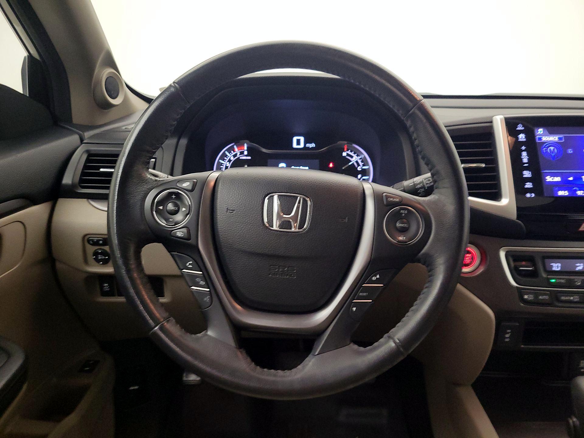 Thumbnail: 2017 Honda Pilot - 10