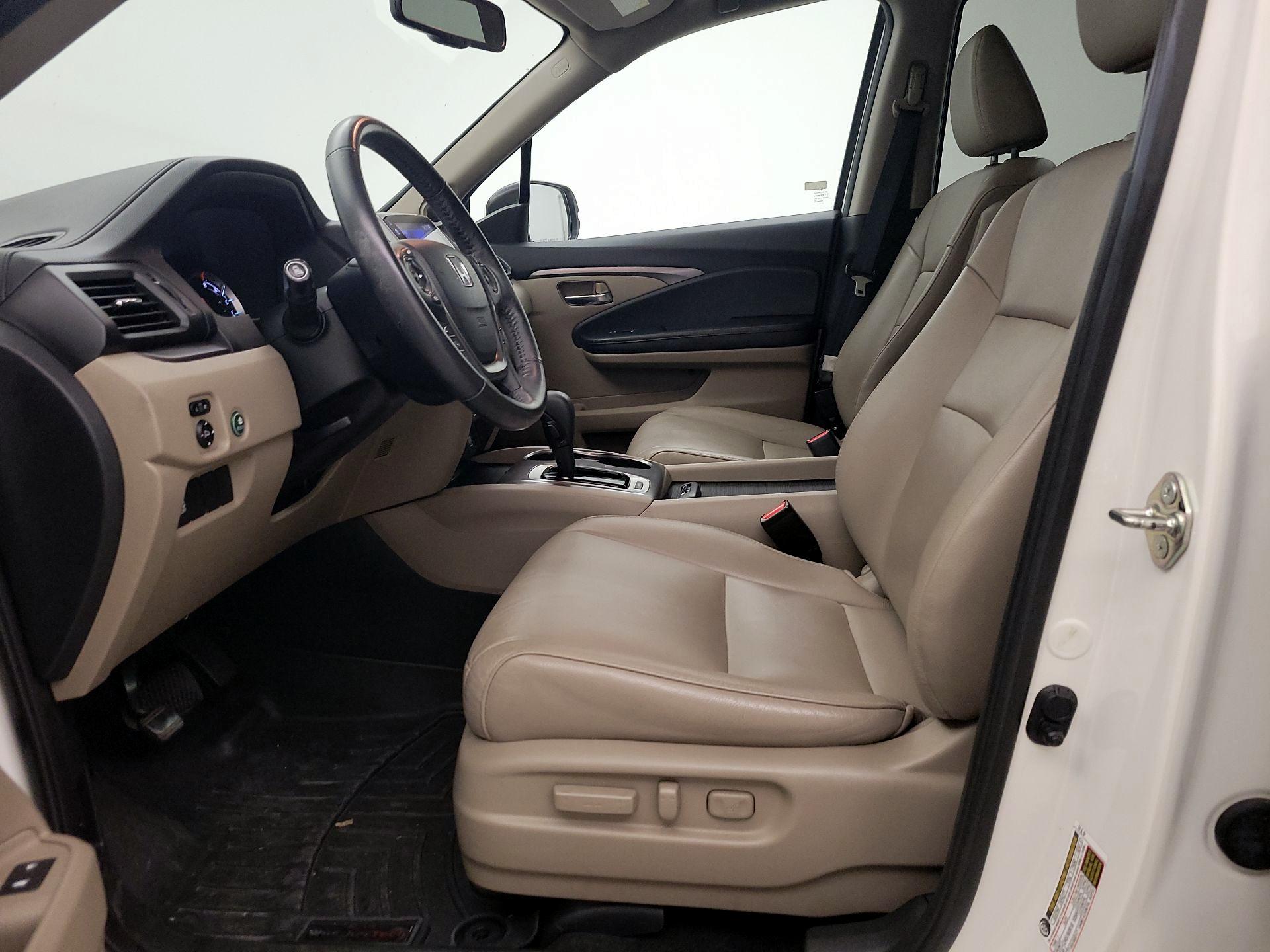 Thumbnail: 2017 Honda Pilot - 11