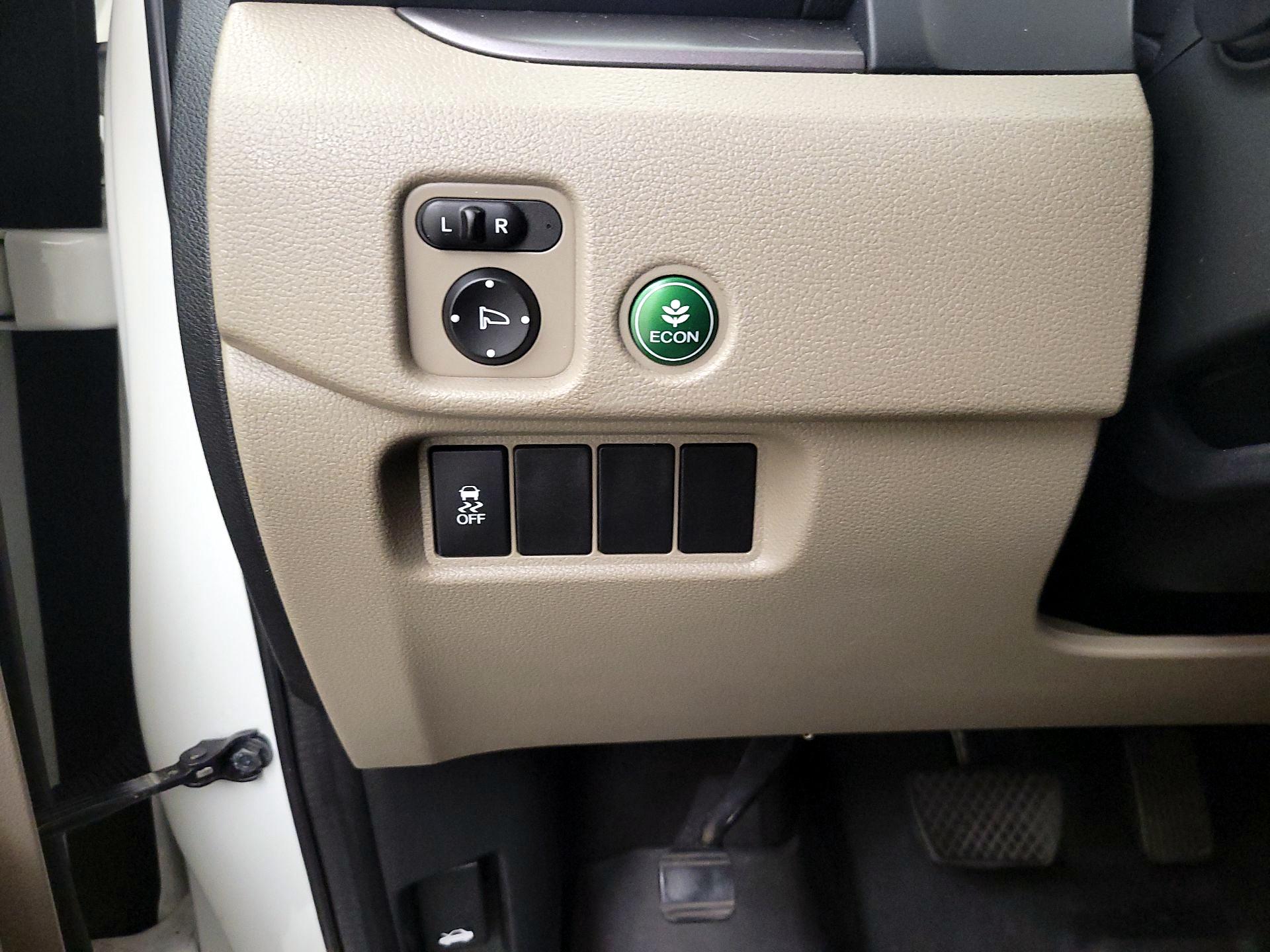 Thumbnail: 2017 Honda Pilot - 13