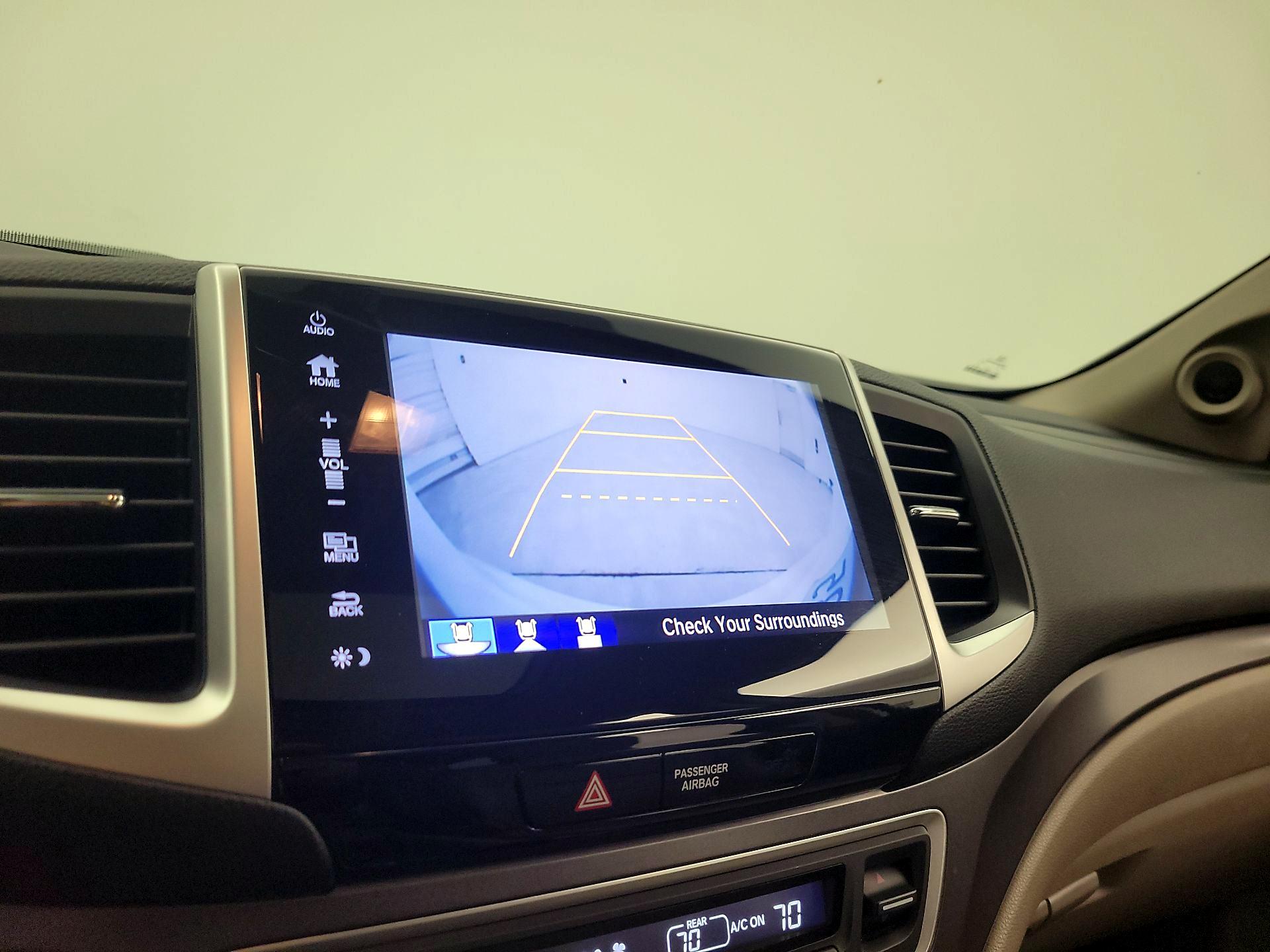 Thumbnail: 2017 Honda Pilot - 14