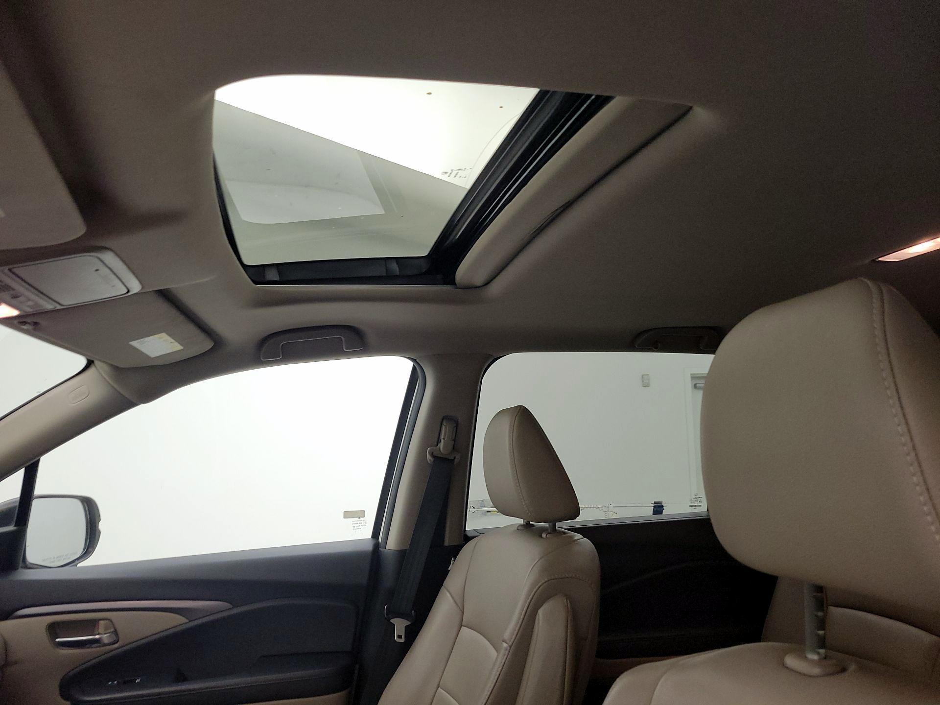 Thumbnail: 2017 Honda Pilot - 19