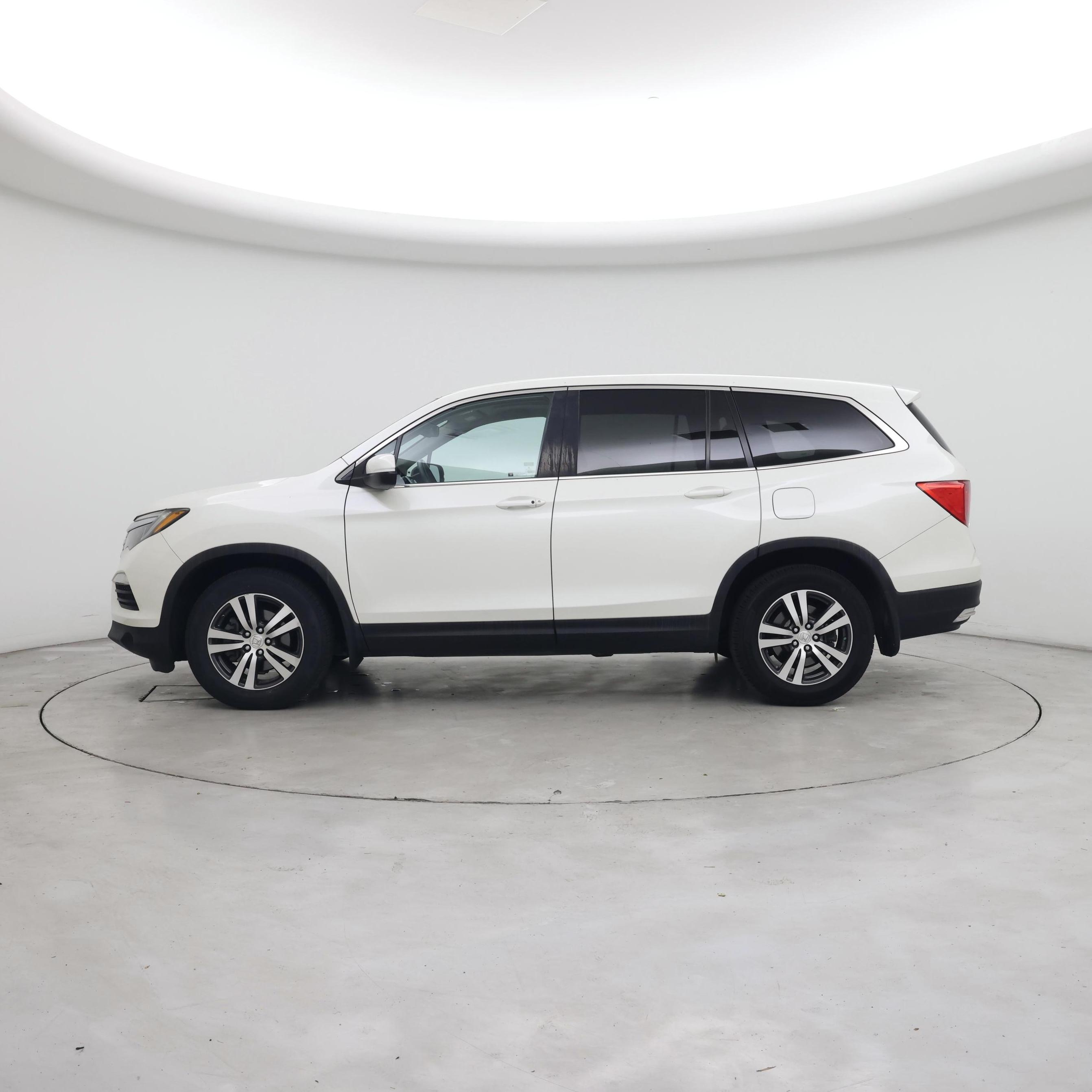 Thumbnail: 2017 Honda Pilot - 3