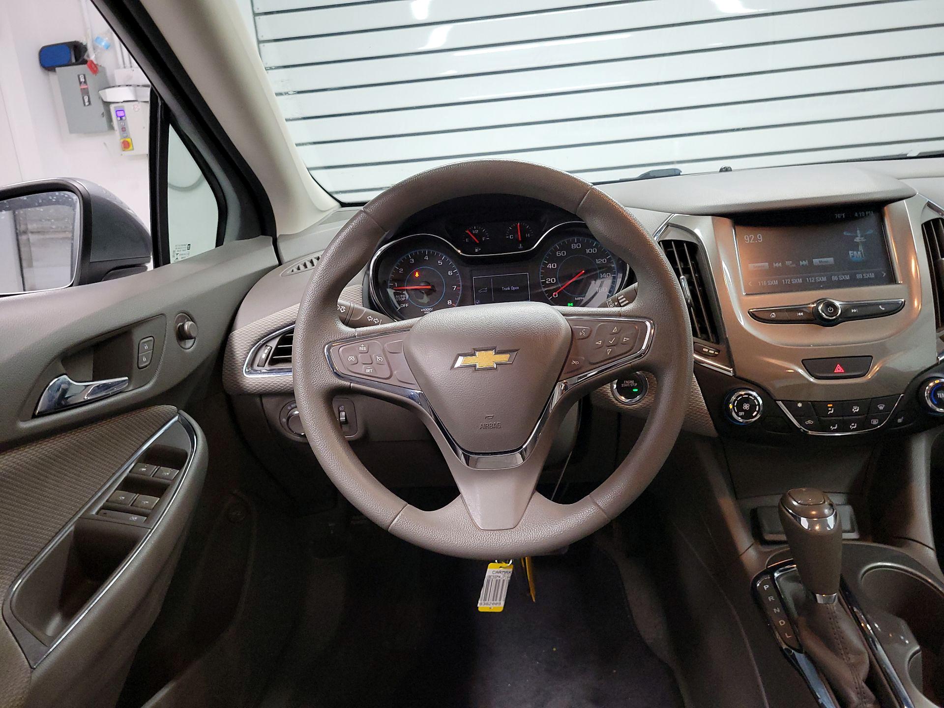 Thumbnail: 2018 Chevrolet Cruze - 10