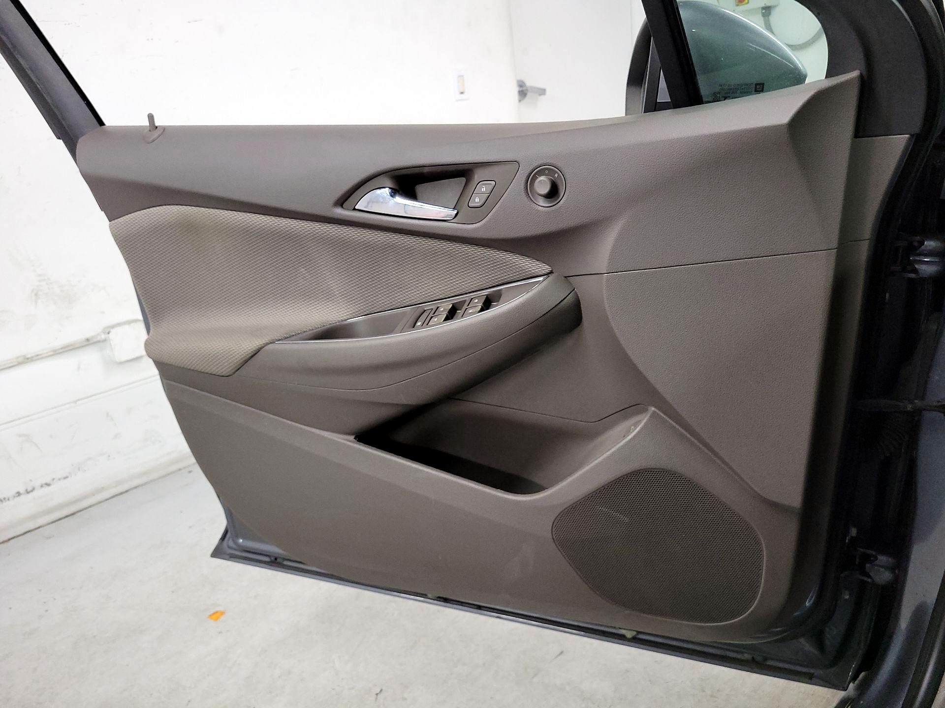 Thumbnail: 2018 Chevrolet Cruze - 12