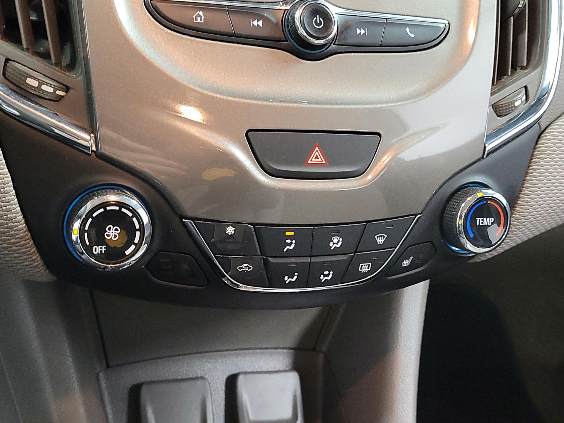 Thumbnail: 2018 Chevrolet Cruze - 15