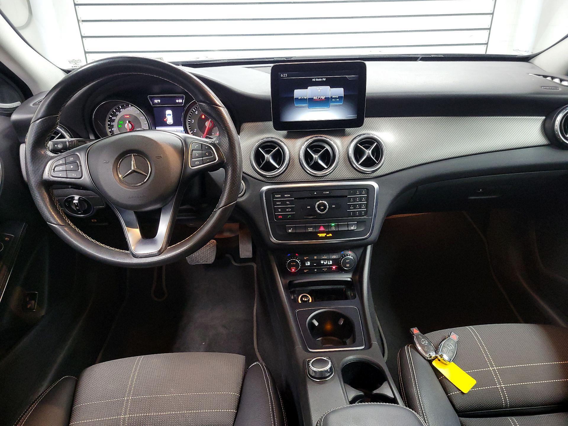 Thumbnail: 2017 Mercedes-Benz GLA - 9